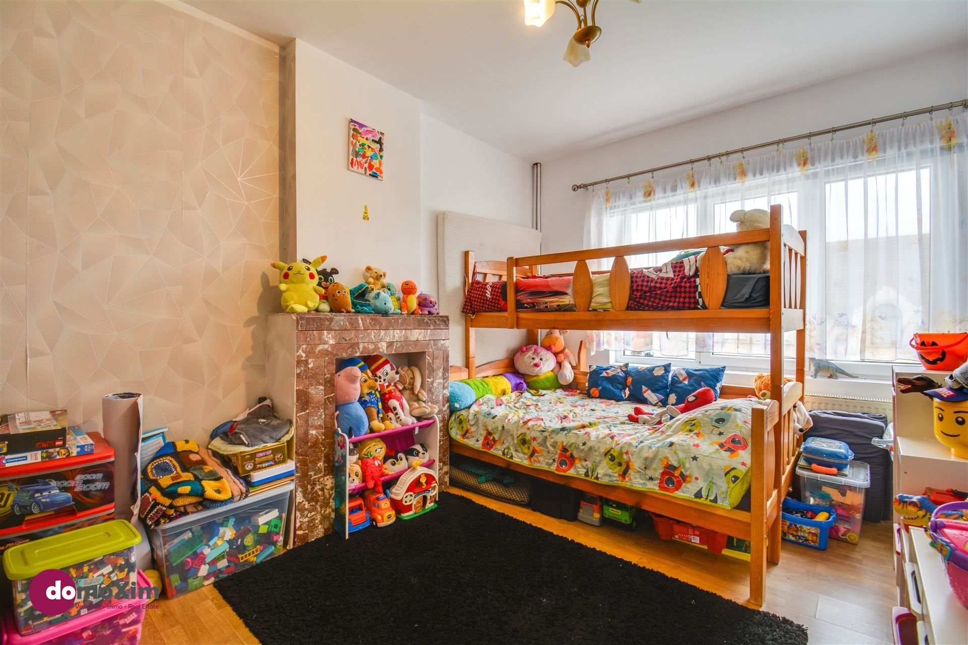 Centraal gelegen woning met 4 slaapkamers en grote tuin foto 10