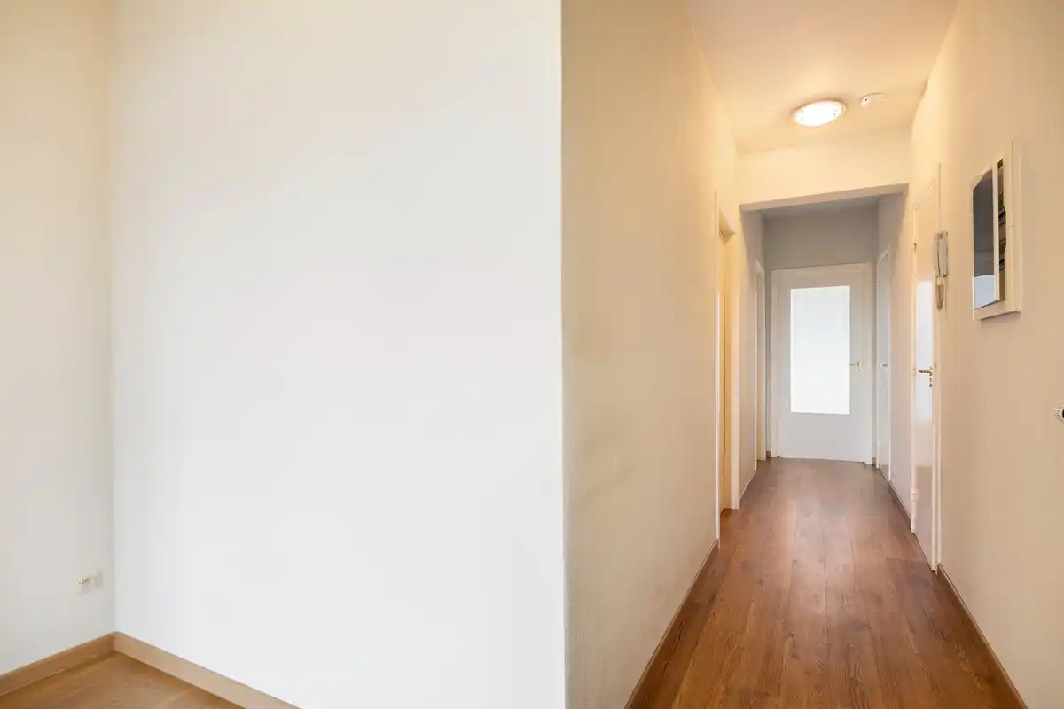 Ruim appartement met twee slaapkamers en garagebox aan de stadsrand foto 3