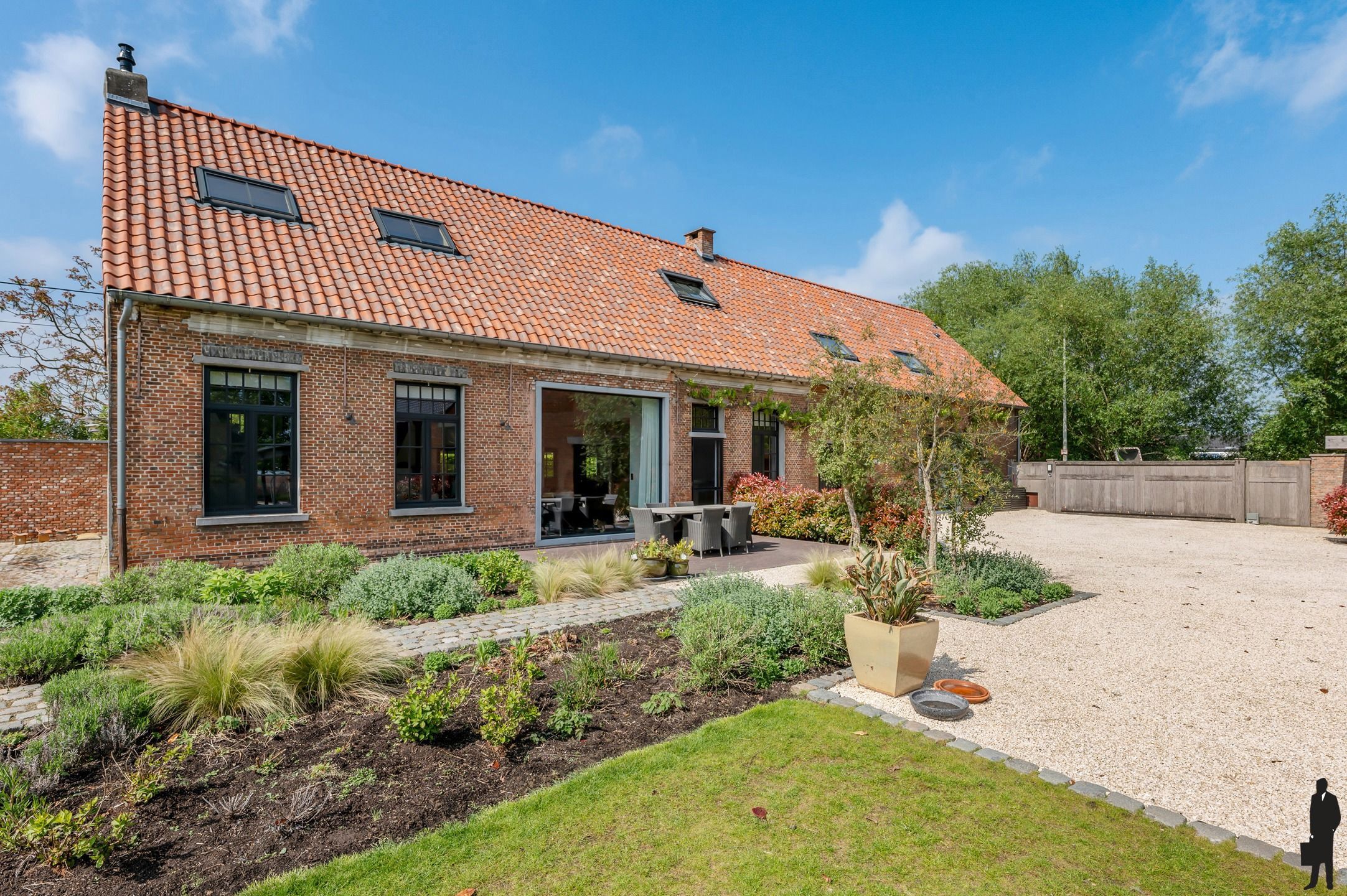 Unieke hoeve met schuur en bijgebouw op een perceel van 1ha foto 6