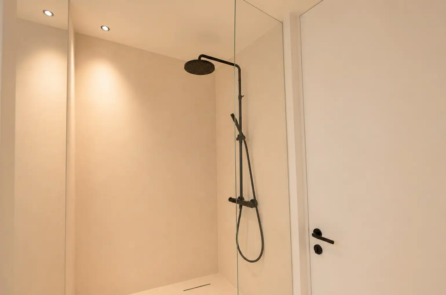 Prestigieus gerenoveerd appartement afgewerkt met hoogwaardige materialen gelegen nabij het Driehoeksplein. foto 27