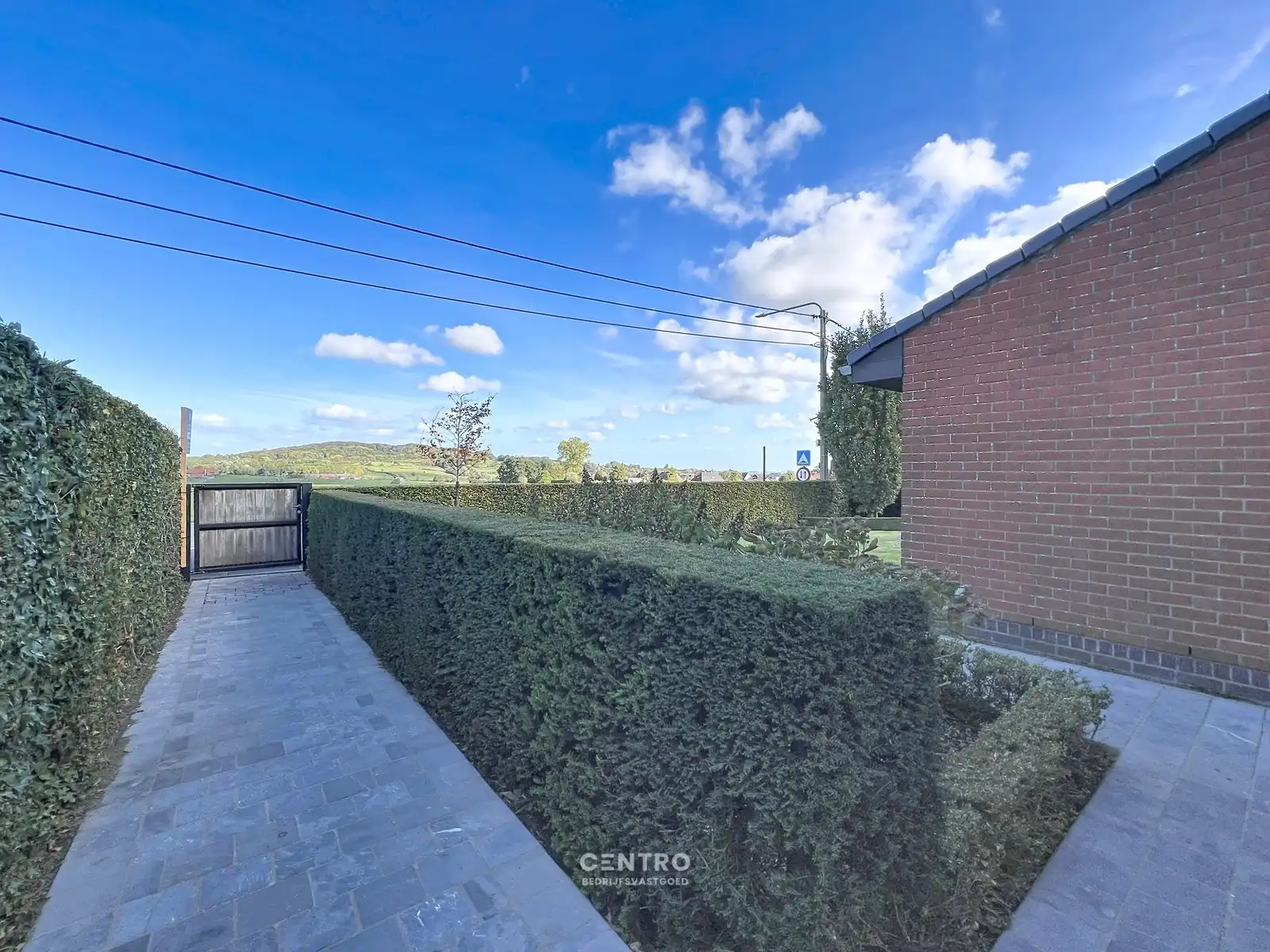 Veelzijdig bedrijfspand met ruim MAGAZIJN, TOONZAAL, KANTOREN EN COMFORTABELE WONING op 1.746 M²! foto 40