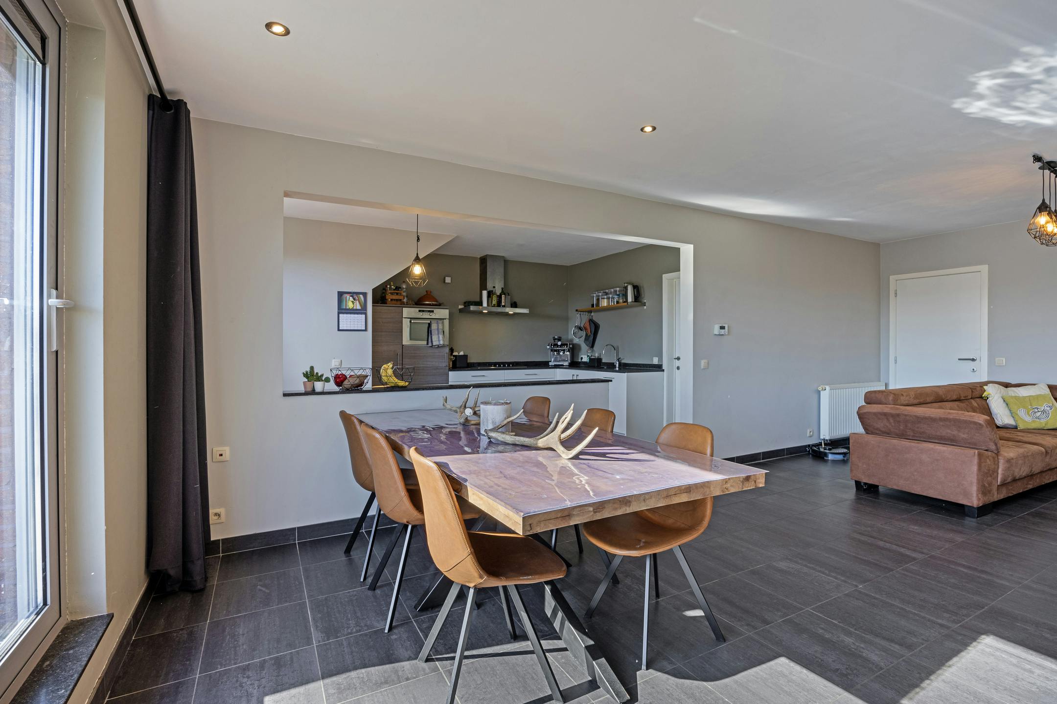 Appartement met groot terras te koop in Maasmechelen foto 6