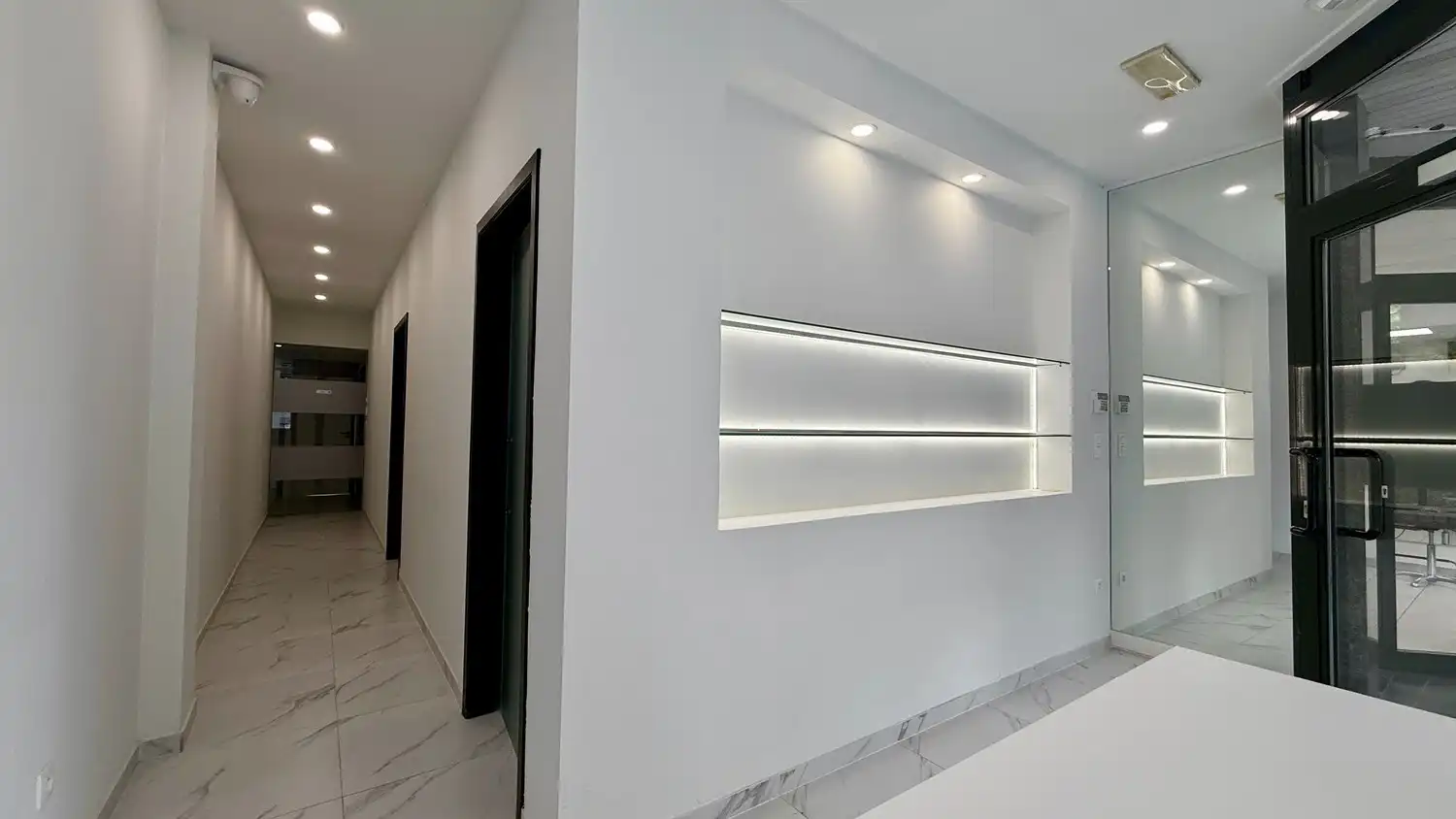 Veelzijdig handelspand in hartje Lanaken foto 14