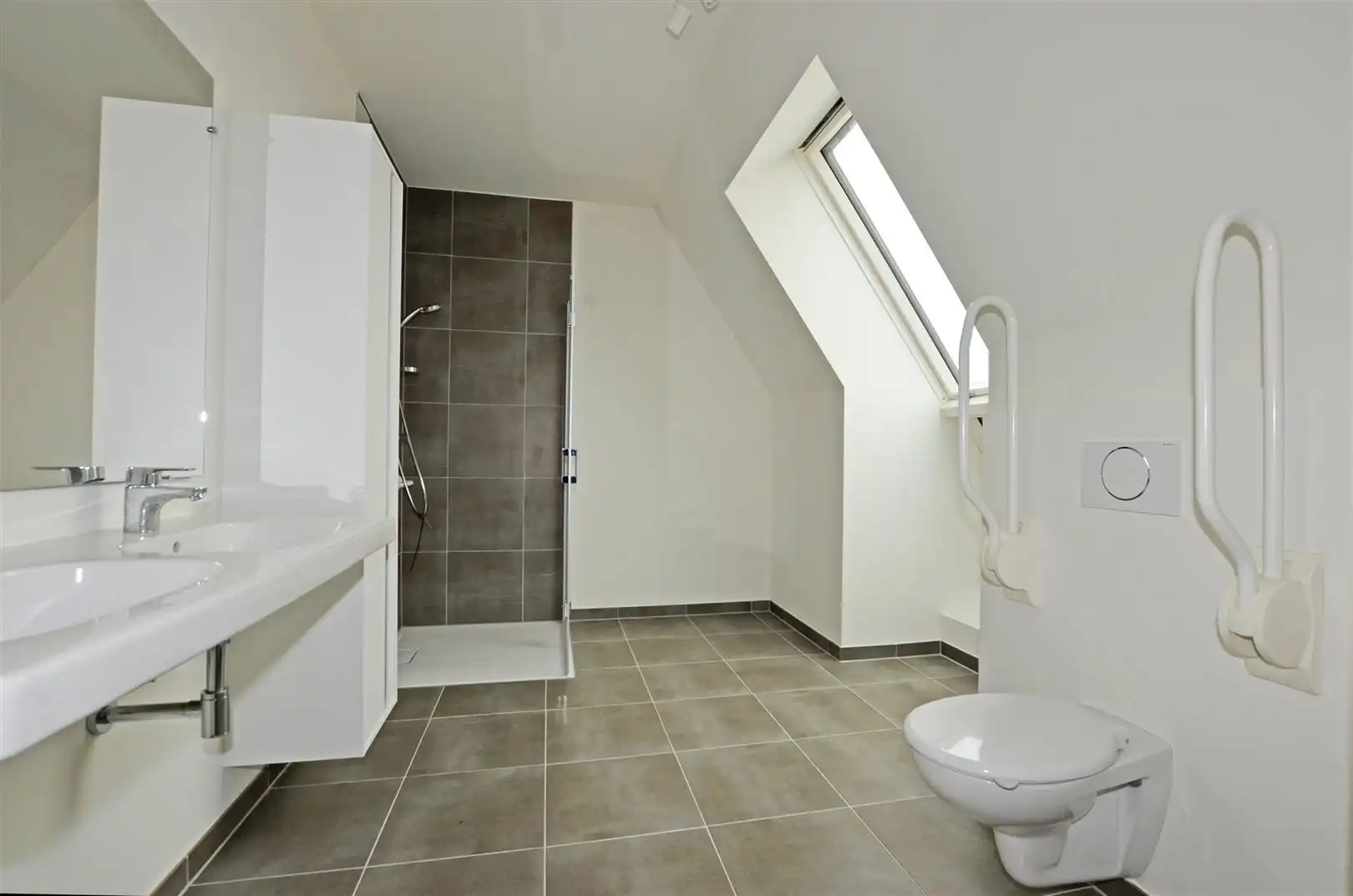 Lichtrijke serviceflat in prestigeproject 'Ursulinenhof' foto 9