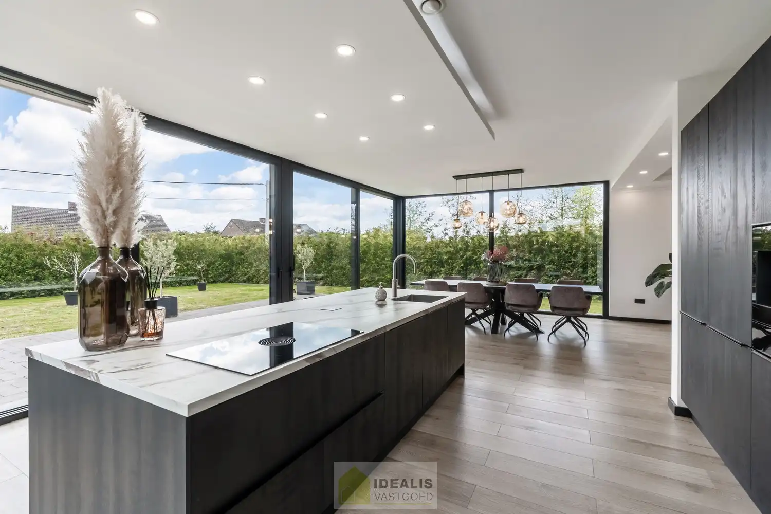 EEN BIJZONDER RIANTE WONING VAN MAAR LIEFST 302M² WOONOPPERVLAKTE OP EEN KNAP PERCEEL VAN 5A 90CA. foto 28