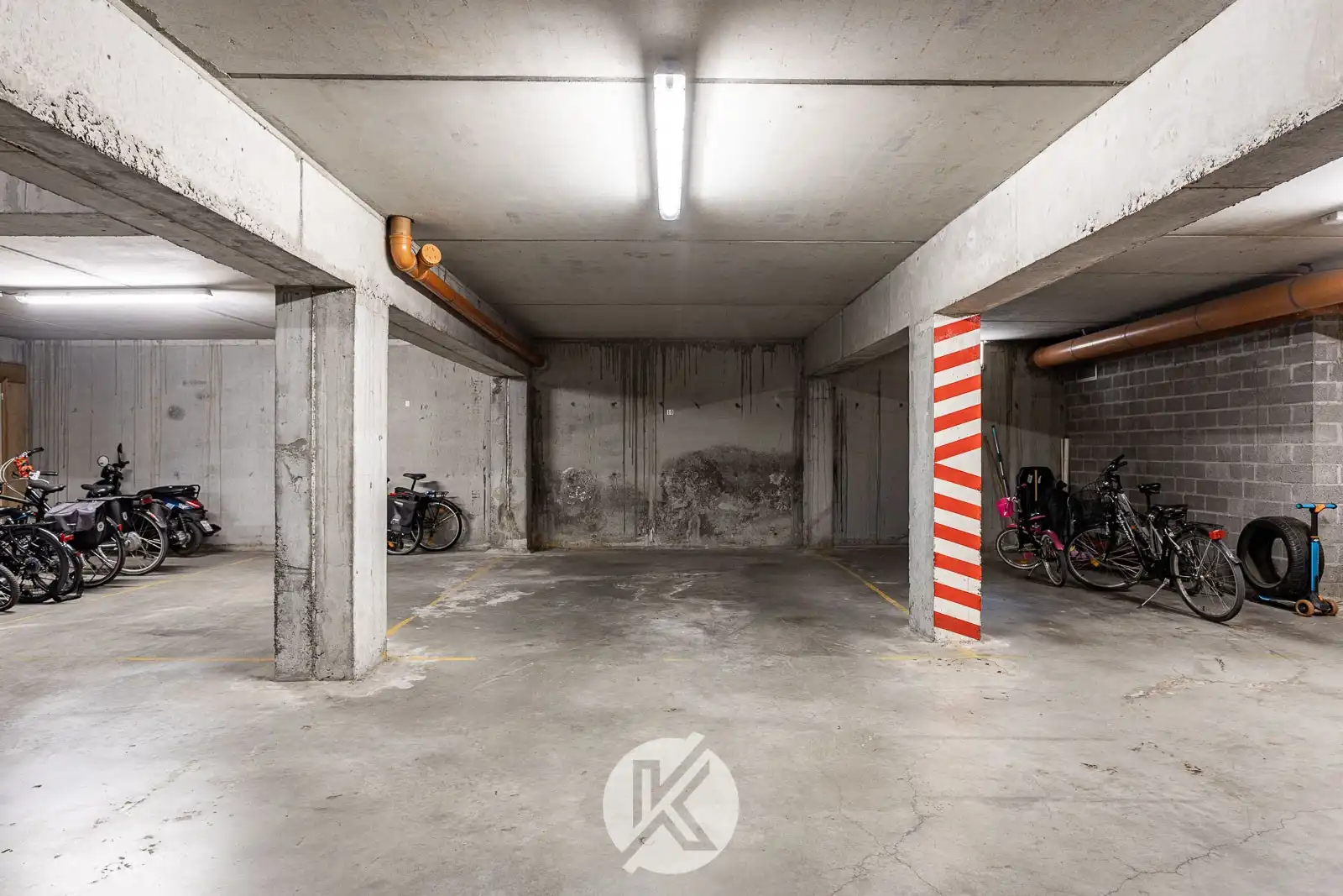 Lichtrijk appartement met parkeerplaats nabij het centrum foto 20