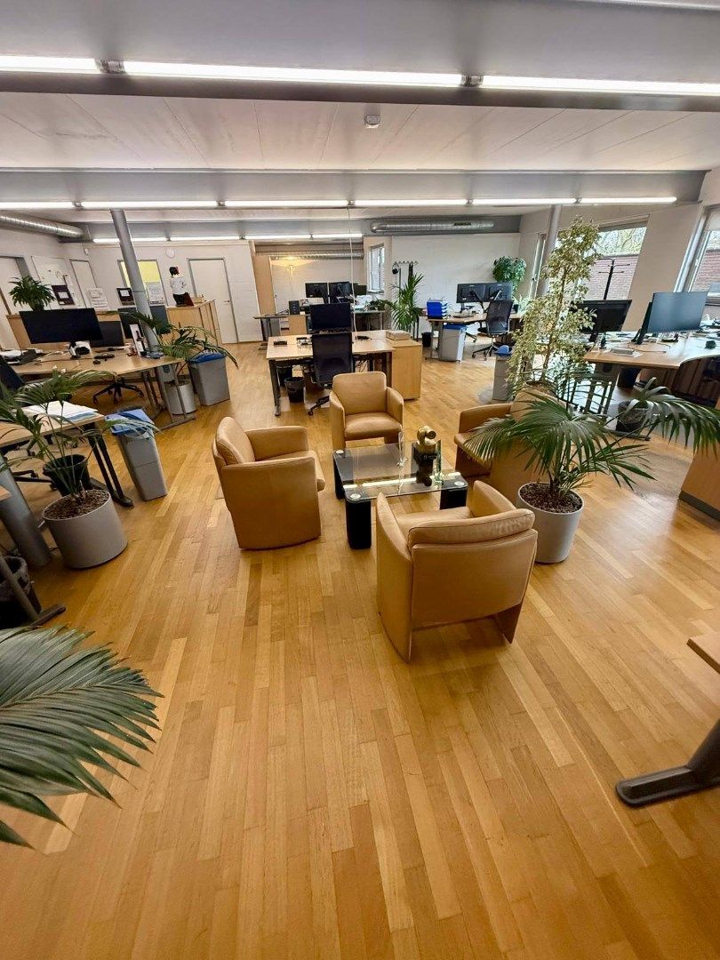 Handelsgelijkvloers met depot en weldra 2 lofts of 4 appartementen. foto 25