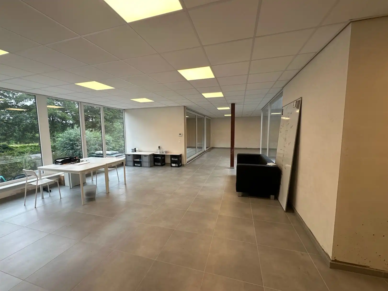 Lichtrijke burelen met een opp van 155m² foto {{pictureIndex}}