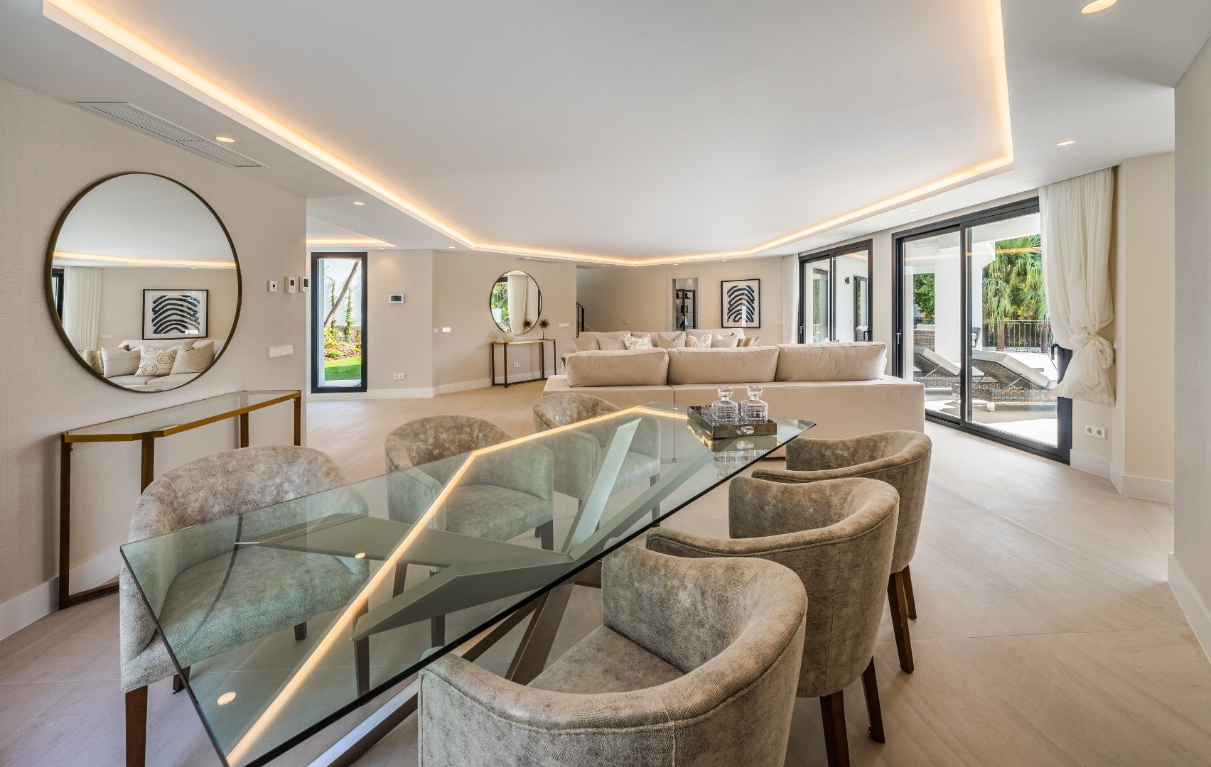 Uitmuntende mediterrane villa met modern interieur nabij El Paraiso, New Golden Mile of Estepona foto 8
