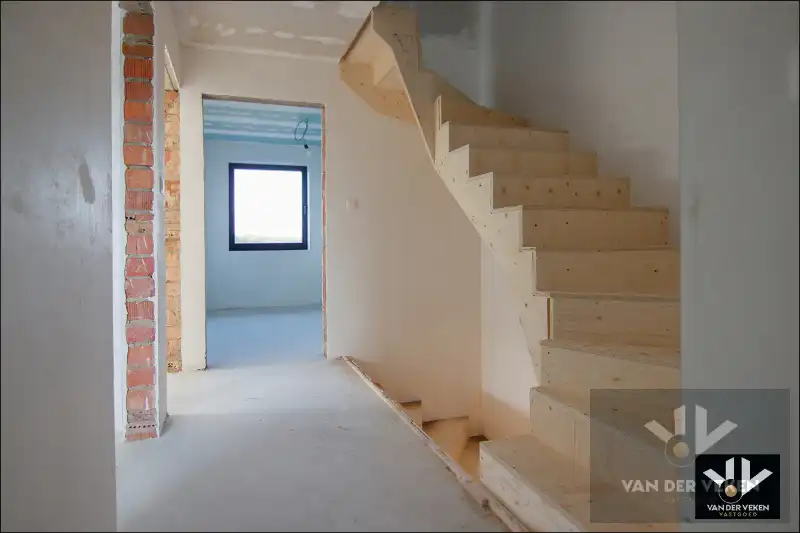 TOTAAL VERNIEUWDE WONING - ENKEL NOG AFWERKEN NAAR EIGEN SMAAK EN INZICHT foto 17