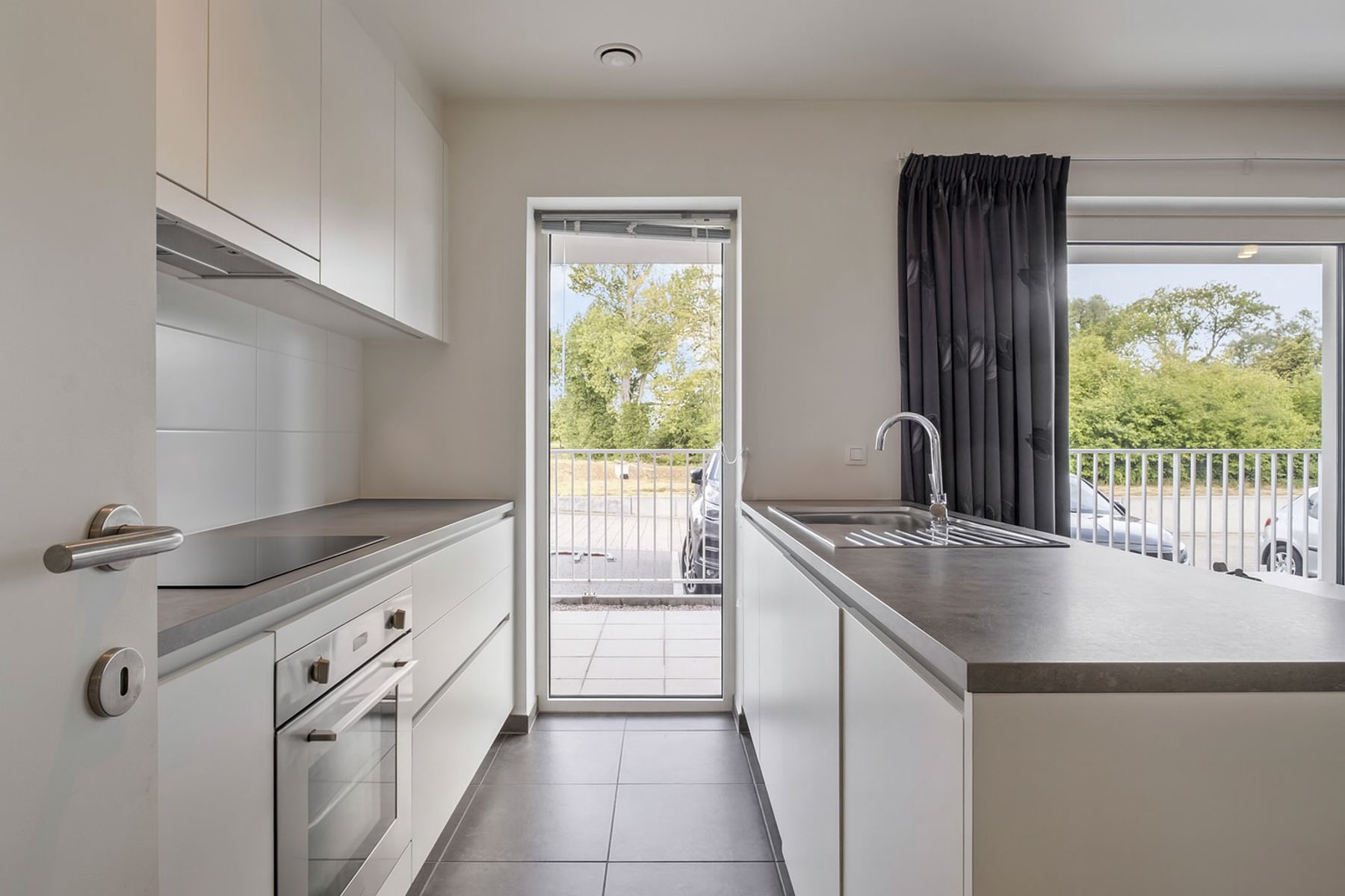 Nieuwstaat gelijkvloers app in hartje Loppem foto 3