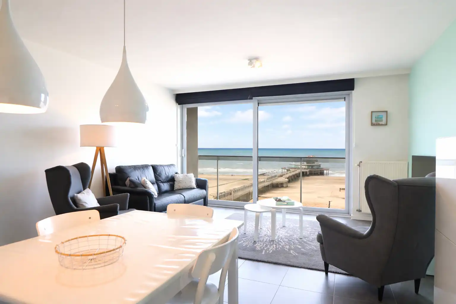 Recent en ruim appartement (94m²) met 3 slaapkamers en fenomenaal zeezicht. foto {{pictureIndex}}