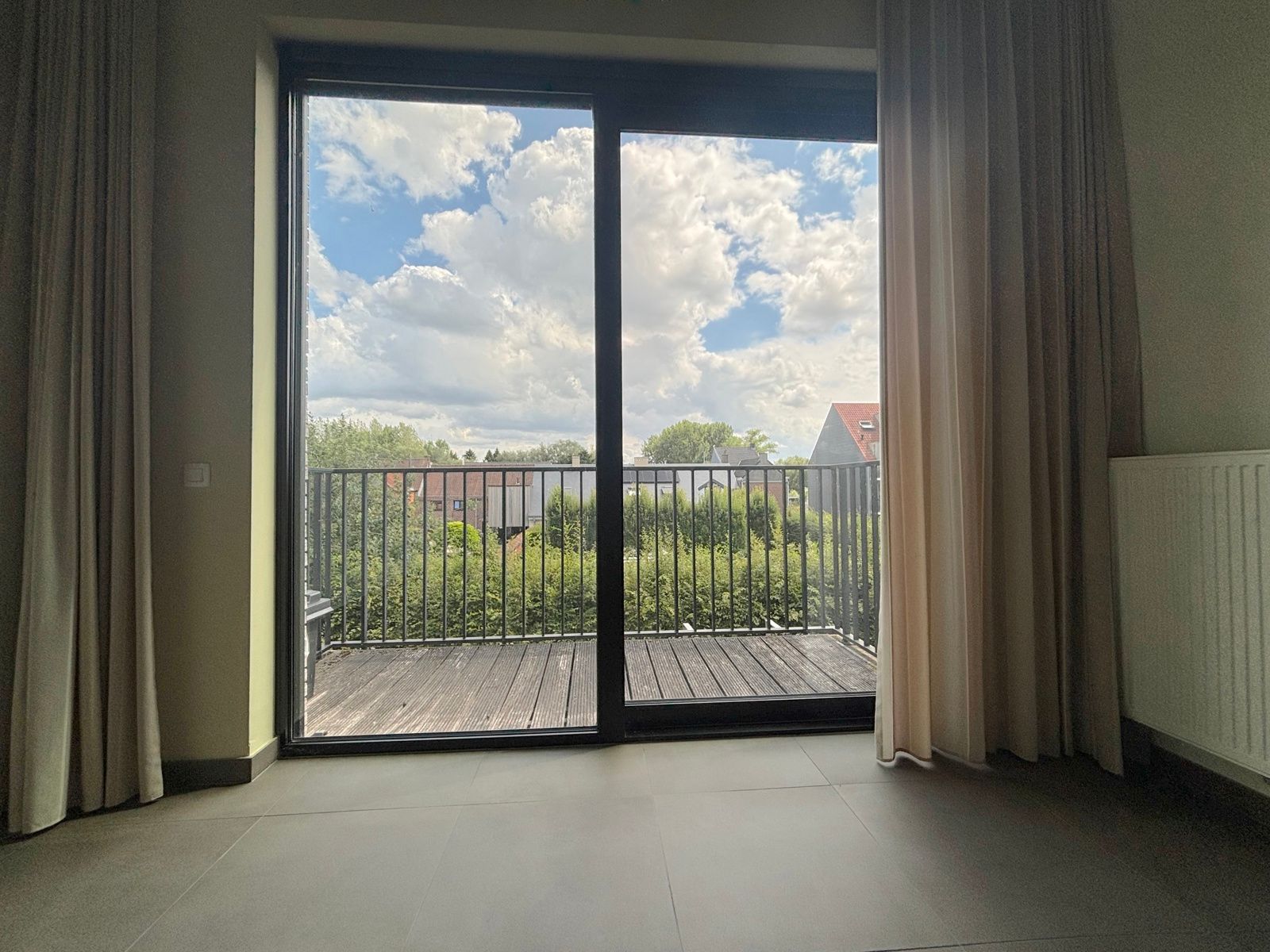 TE KOOP: Zeer mooie Serviceflat 2 SLAAPKAMERS en terras! foto {{pictureIndex}}