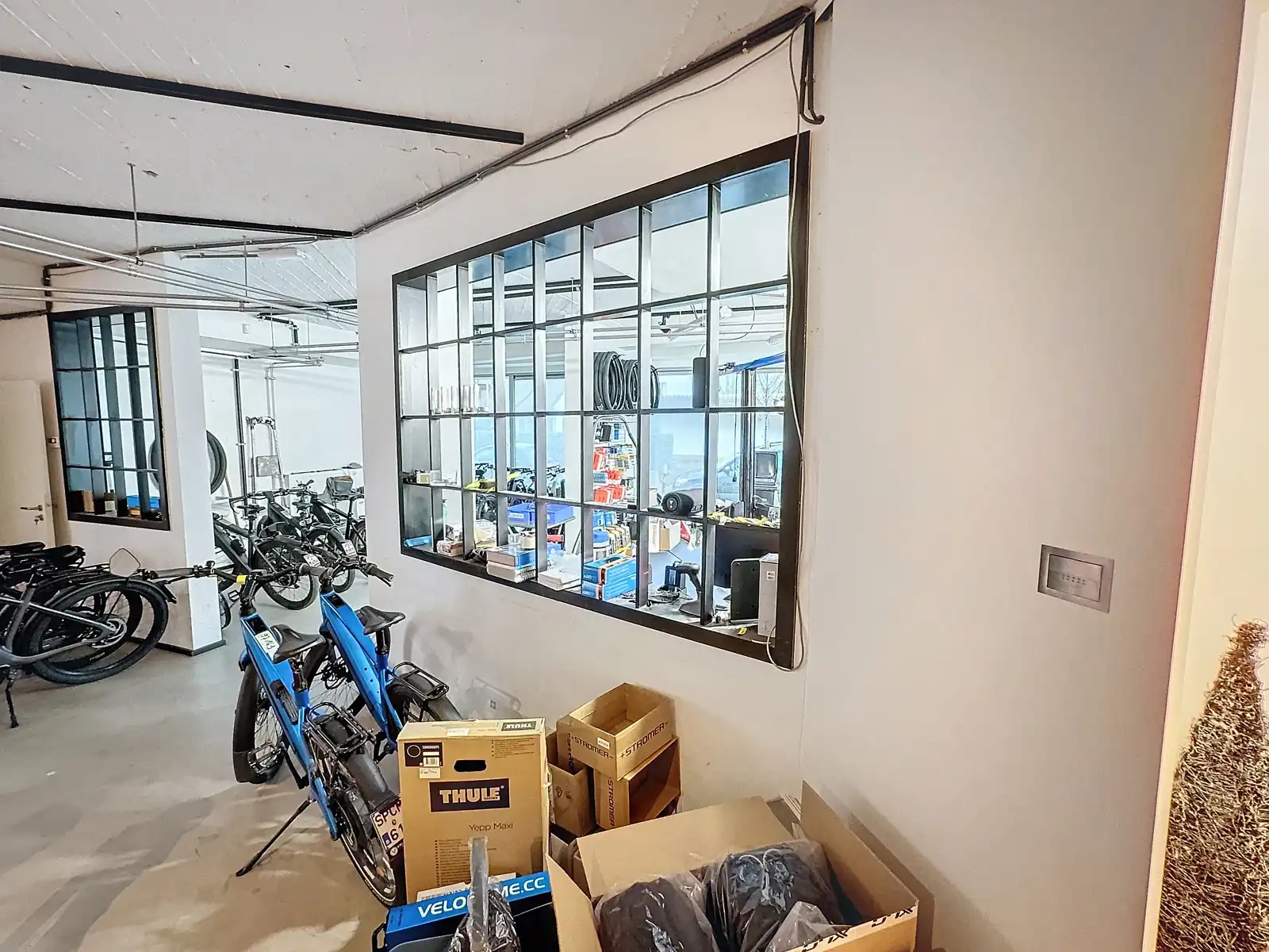 Zeer centraal gelegen ruime handelspand in hartje Brasschaat foto 14