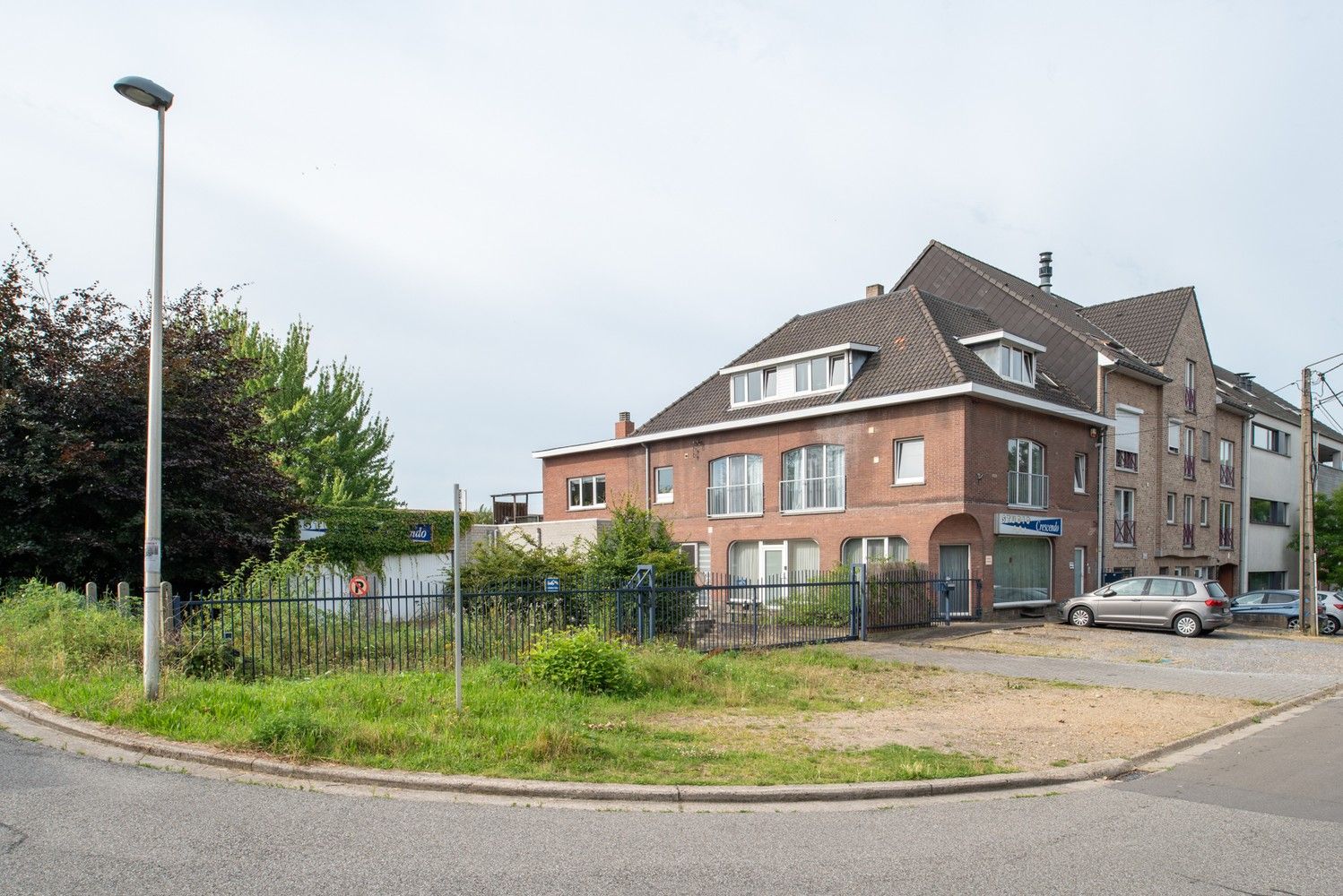 Gebouw bestaande uit een handelsgelijkvloers en 2 appartementen! foto 57