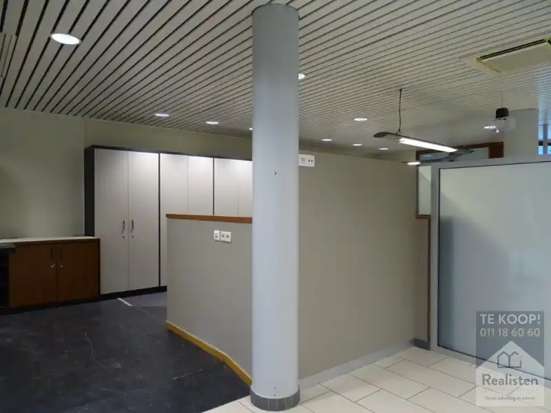 Voormalig bankkantoor foto 9