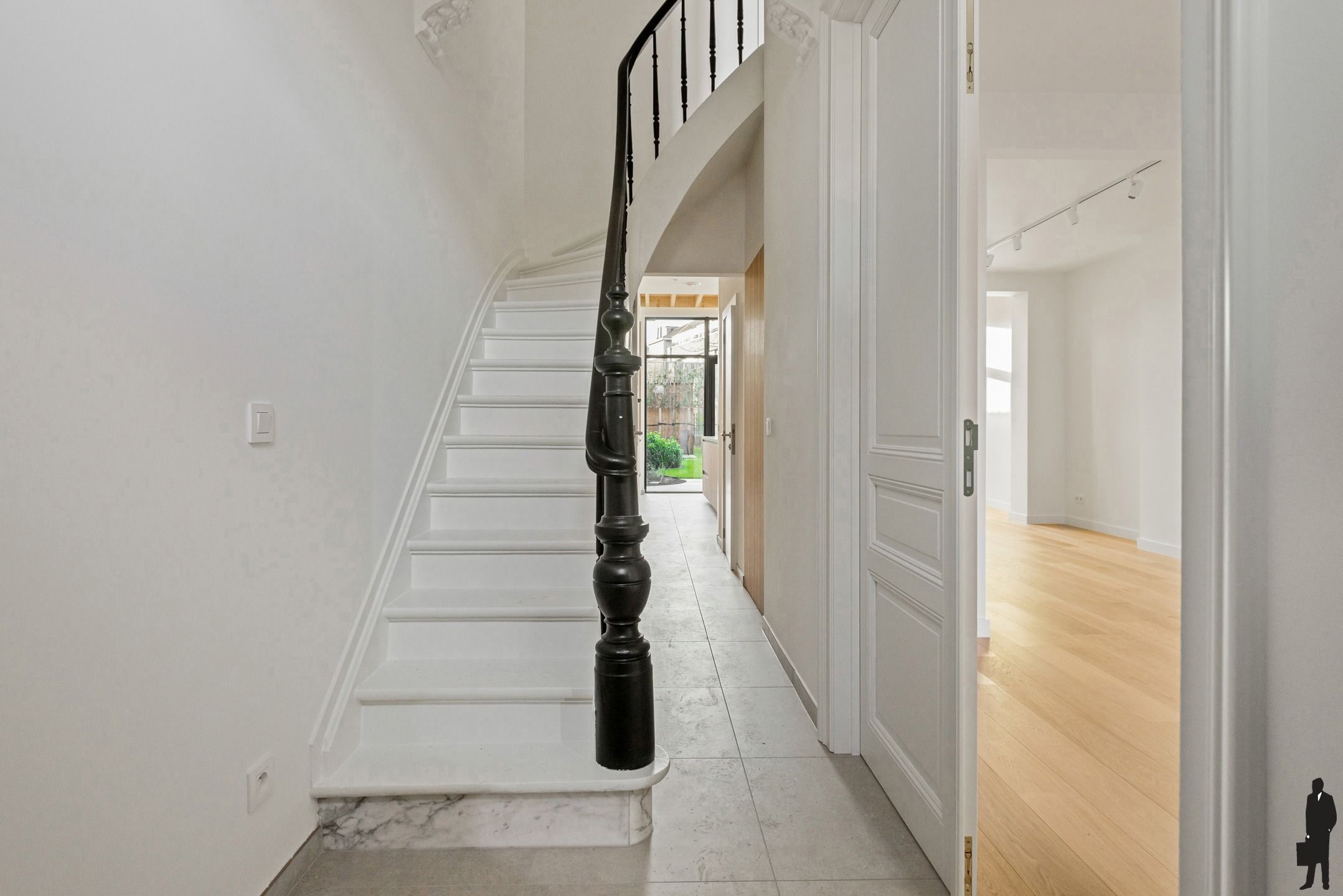 Gerenoveerde woning met 3 ruime slaapkamers en zuid tuin foto 2