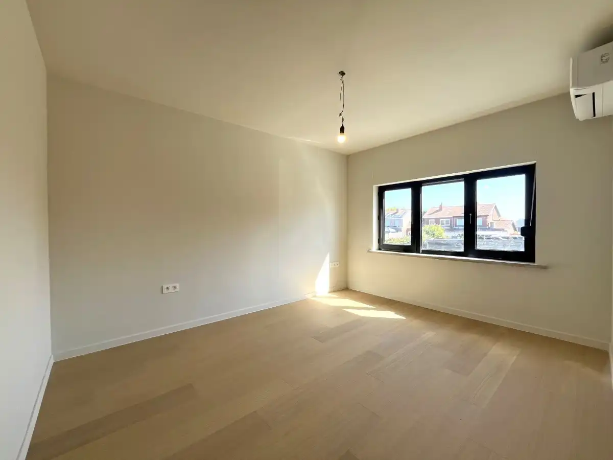 Ledegem – Volledig gerenoveerde halfopen woning met 3 slaapkamers en zonnige tuin foto 12