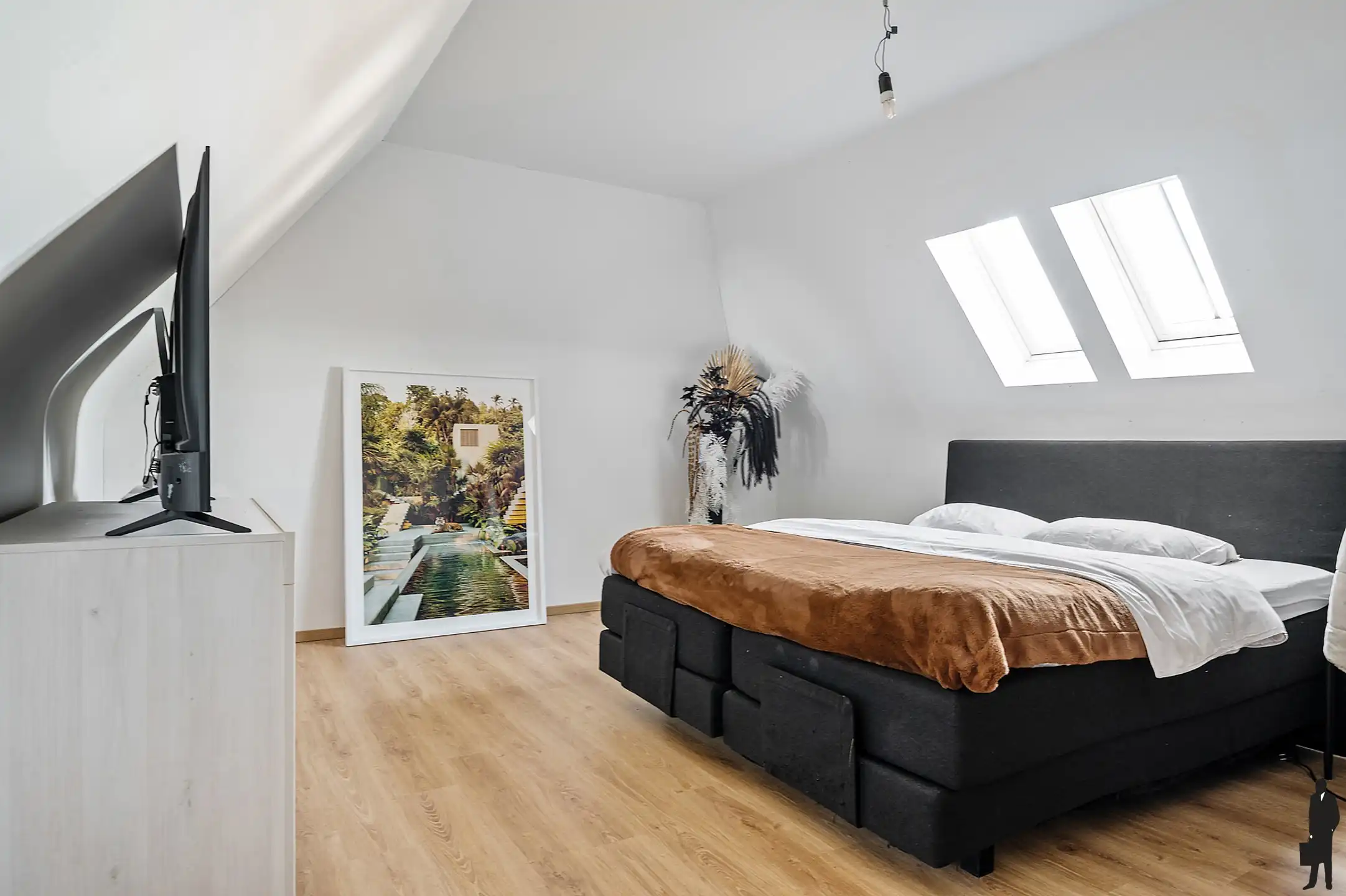 Prachtige woning met 4 slpks, 2 badks en ZW tuin met privacy foto 30