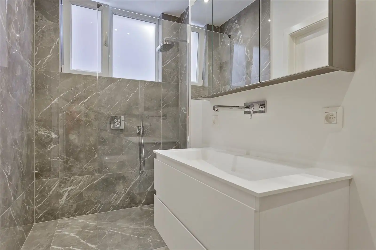 High end gerenoveerd 3 slaapkamer appartement foto 11