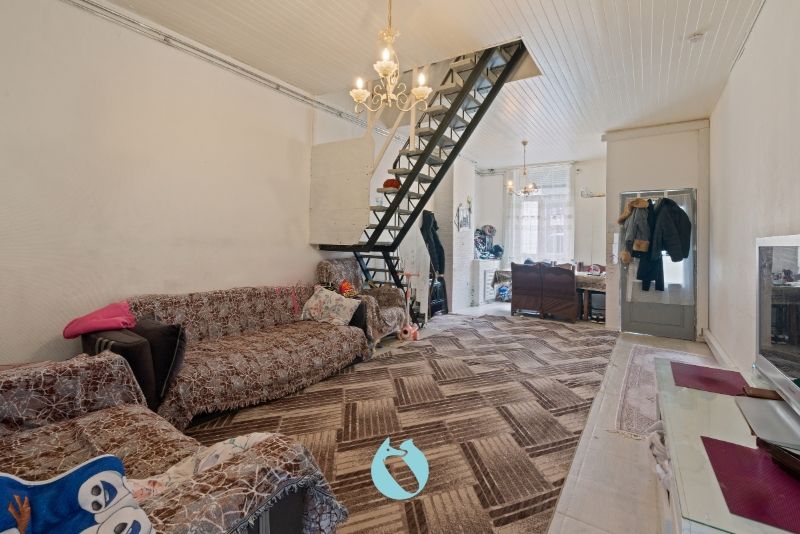 Ruime woning met 4 slaapkamers en grote tuin foto 2