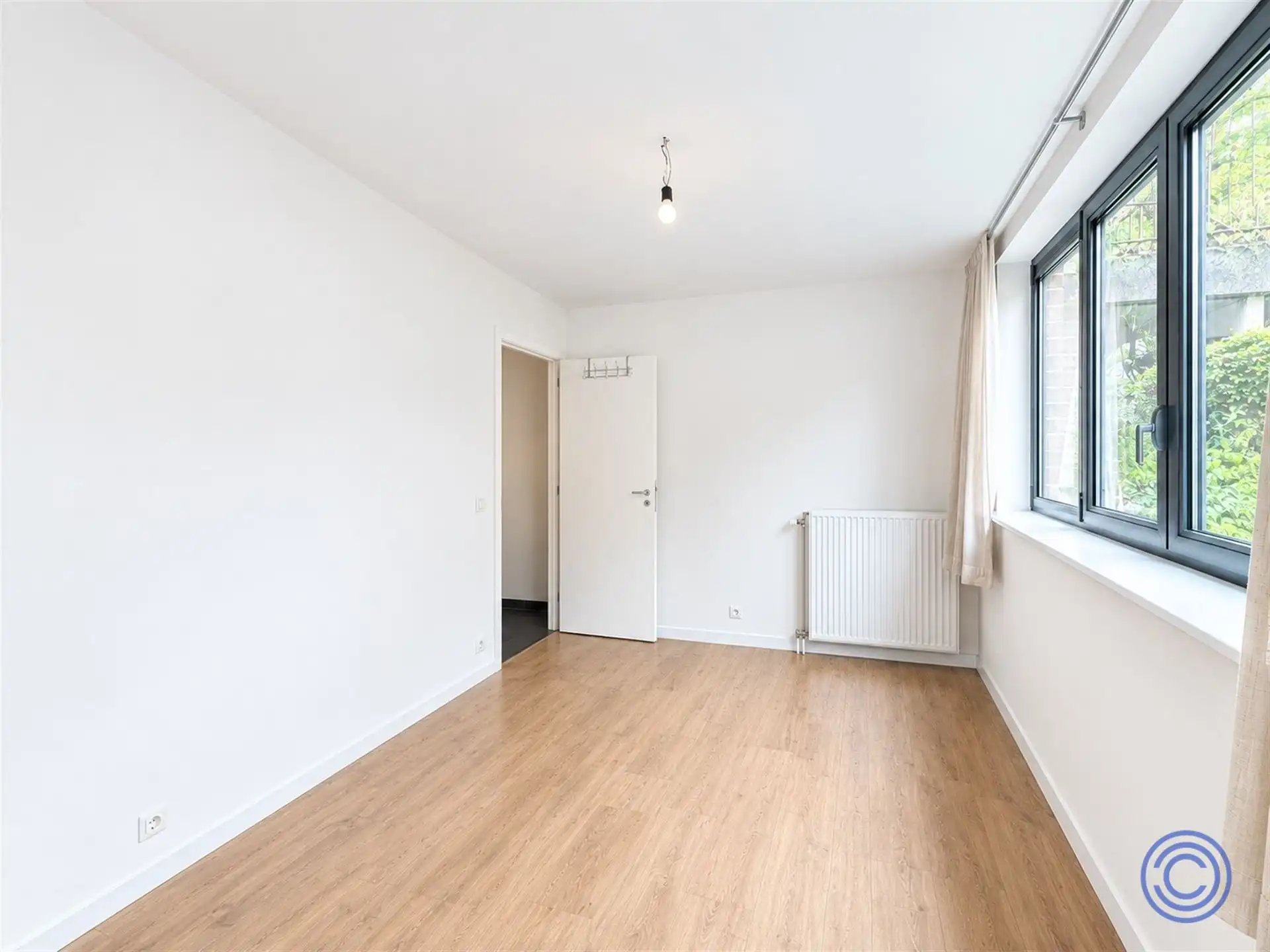 Instapklaar 2-slpk appartement met terras in groene stadsomgeving! foto 6