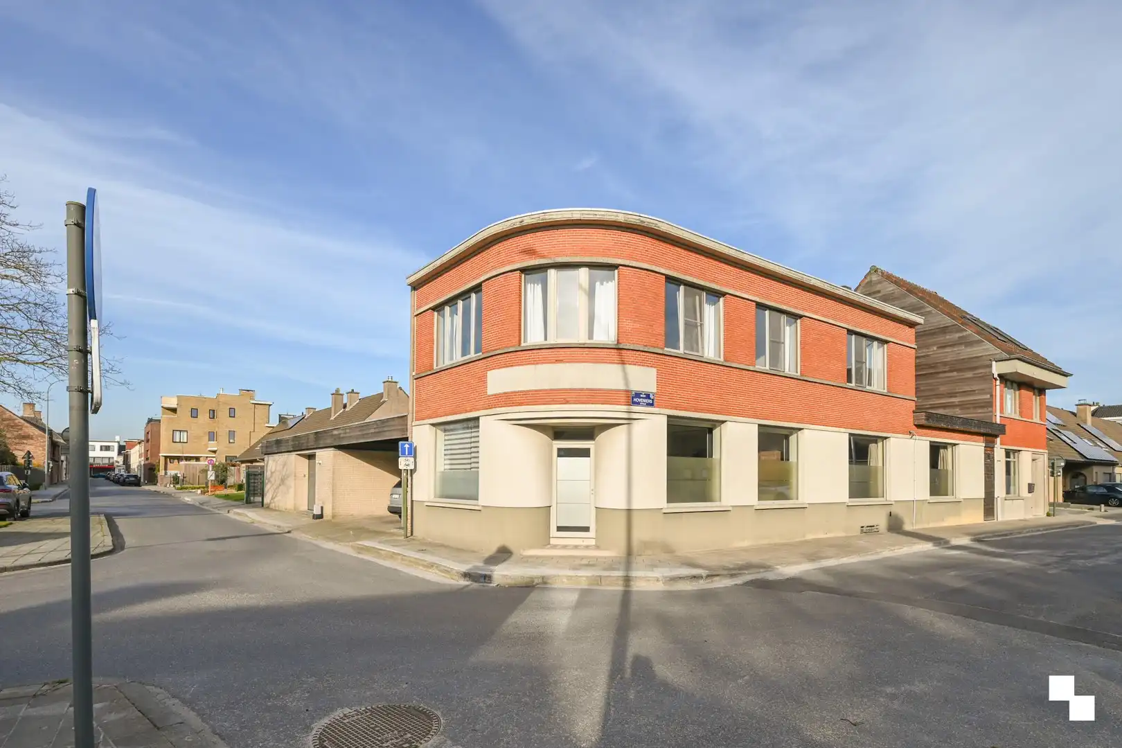 Hoofdfoto van de publicatie: Karaktervolle woning met handelsruimte nabij het centrum van Izegem