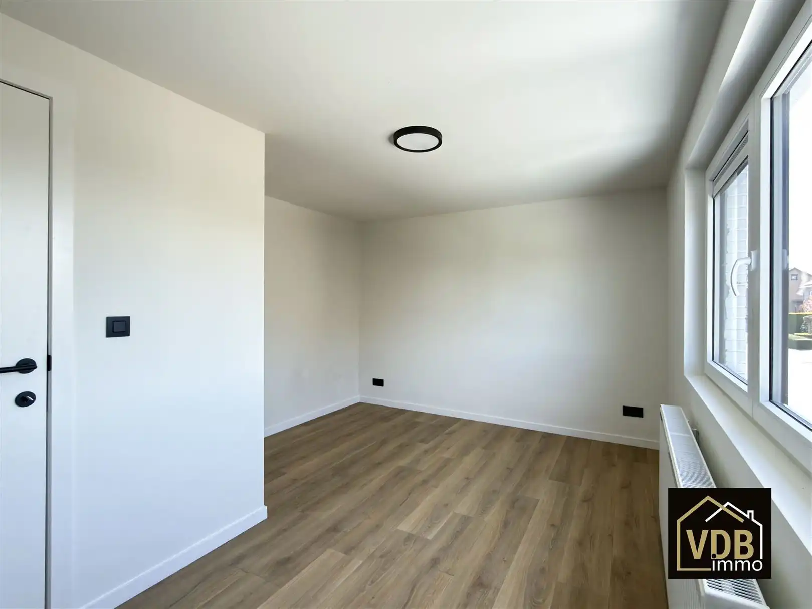 HALF OPEN BEBOUWING MET 4 SLAAPKAMERS EN GROTE GARAGE foto 15