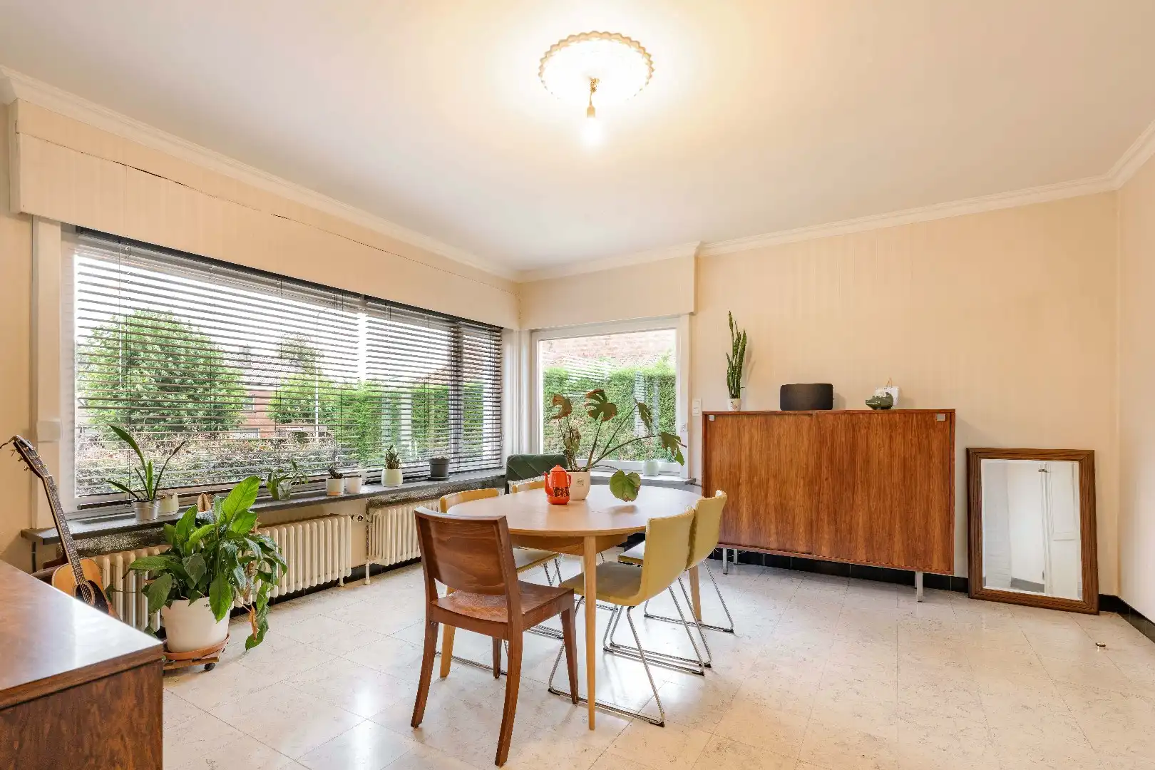 KARAKTERVOLLE ALLEENSTAANDE WONING MET 5 SLAAPKAMERS EN TUIN foto 5