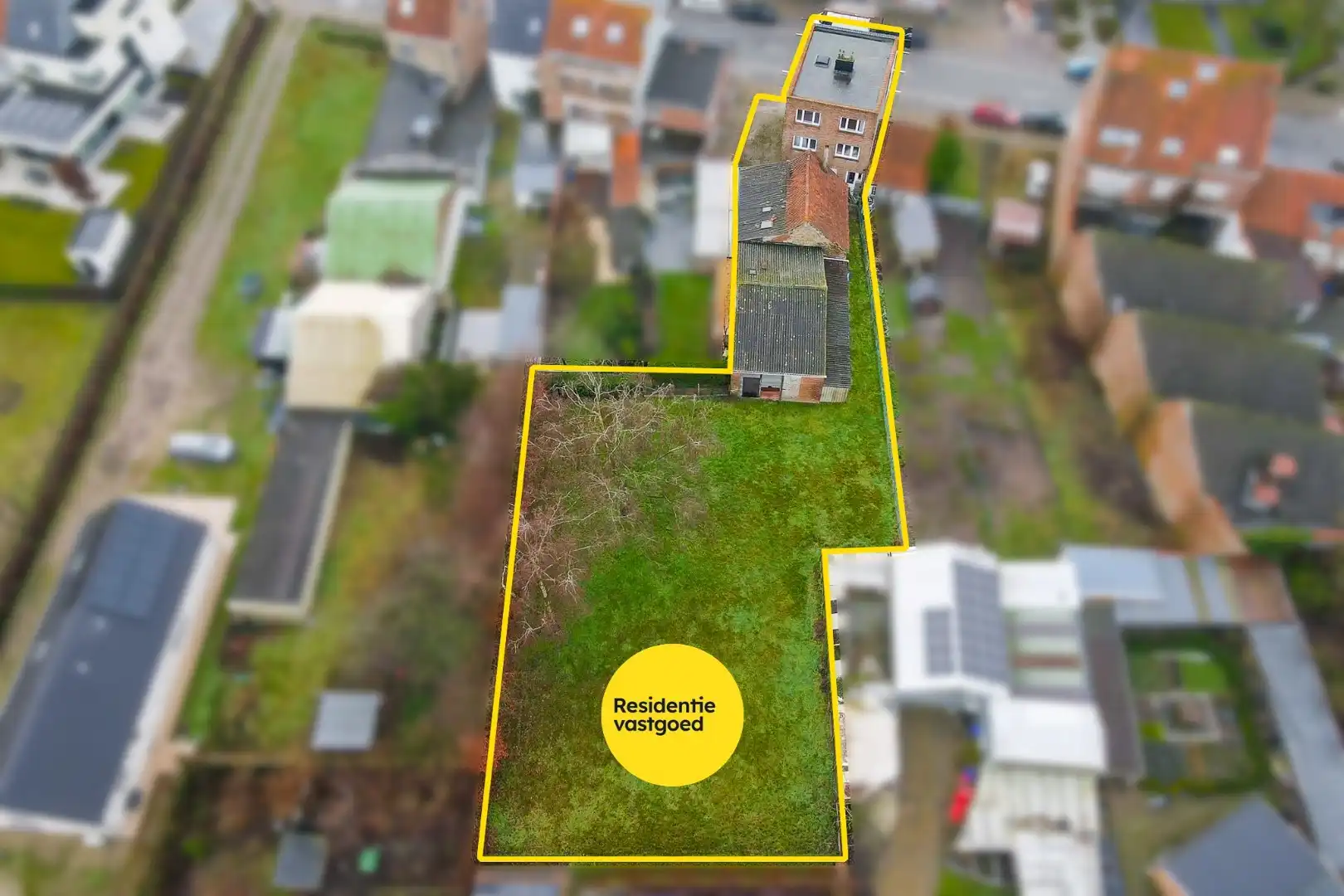 Te renoveren appartementsgebouw met loods op 1.131 m² foto 2