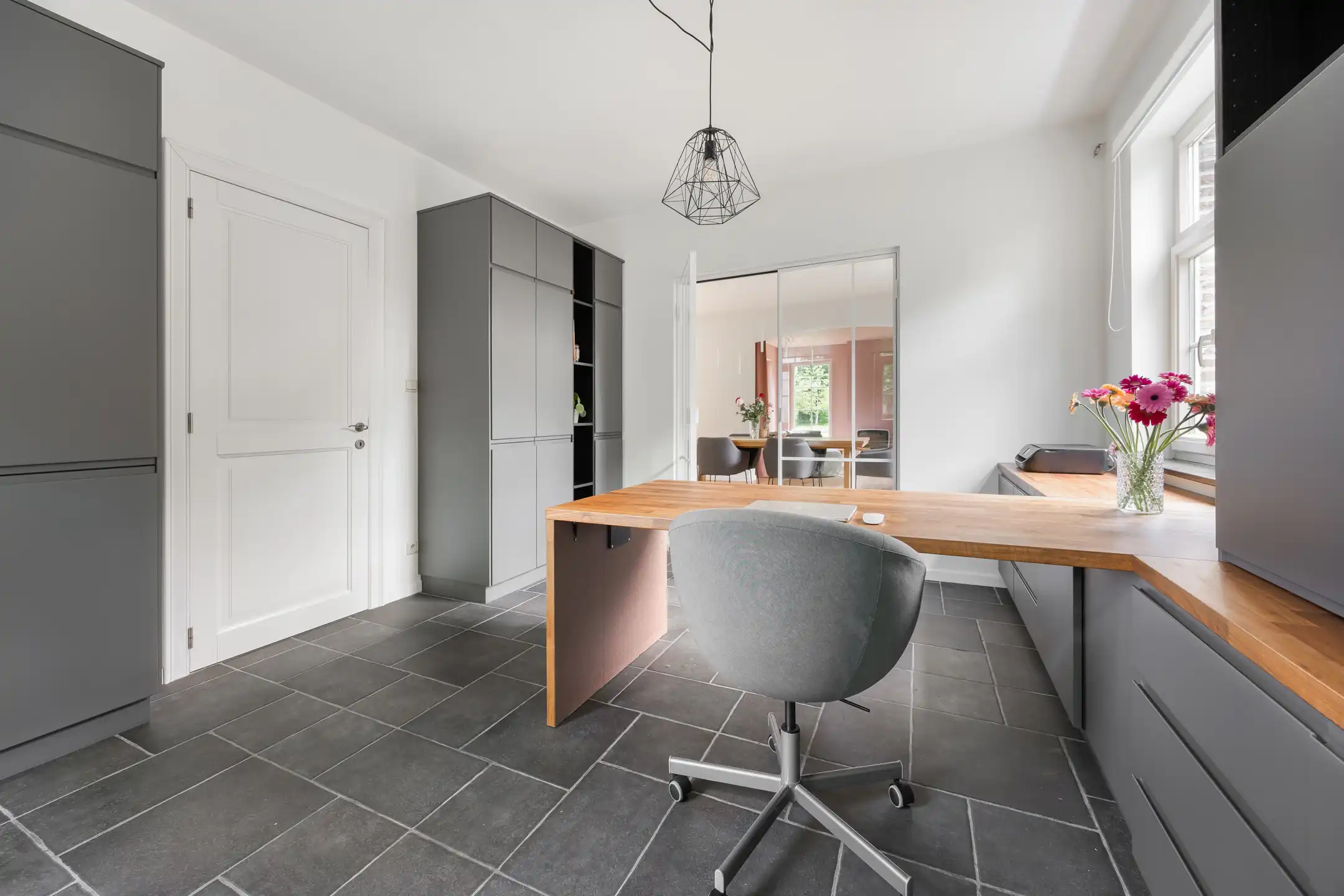 Rustig gelegen villa met prachtige tuin en zwemvijver foto 12