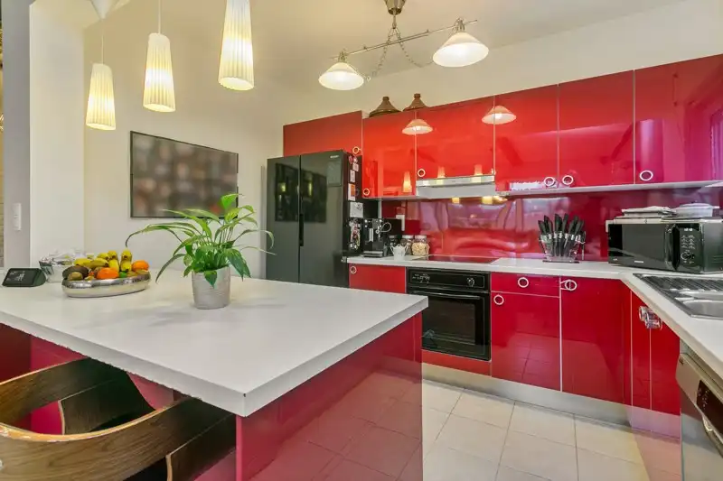 GELIJKVLOERSAPPARTEMENT MET TUIN EN GARAGE IN KONINGSLO foto 8