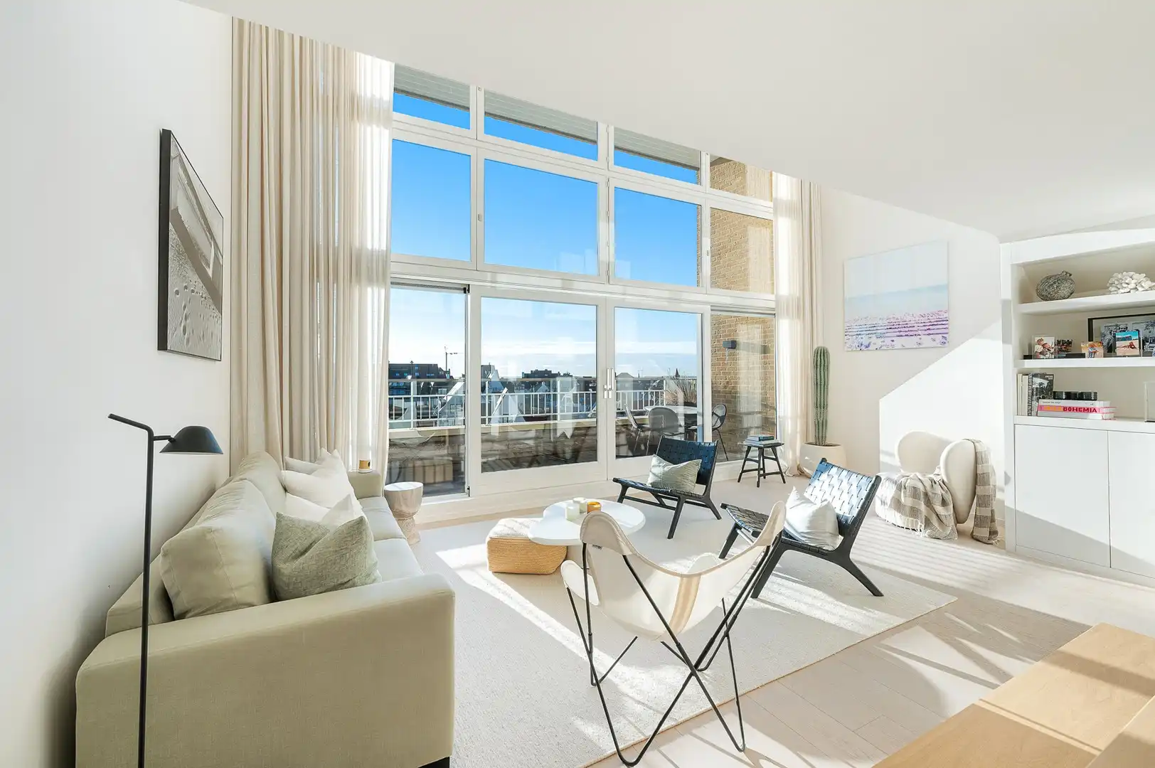 Ruim 4-slaapkamerappartement vlakbij de zee en RBSC in Duinbergen. foto 10