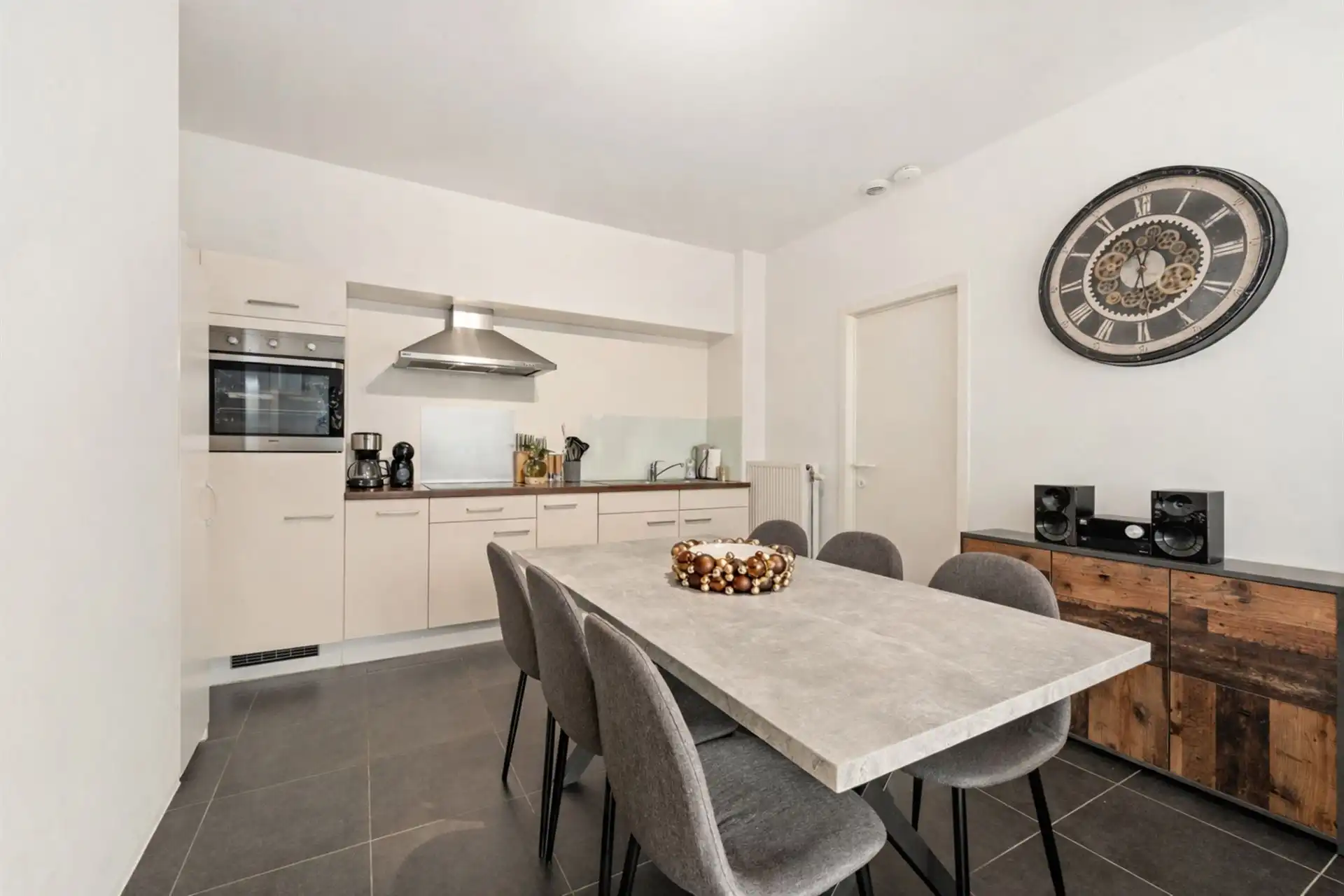 Perfect onderhouden appartement in centrum Vichte! foto 13