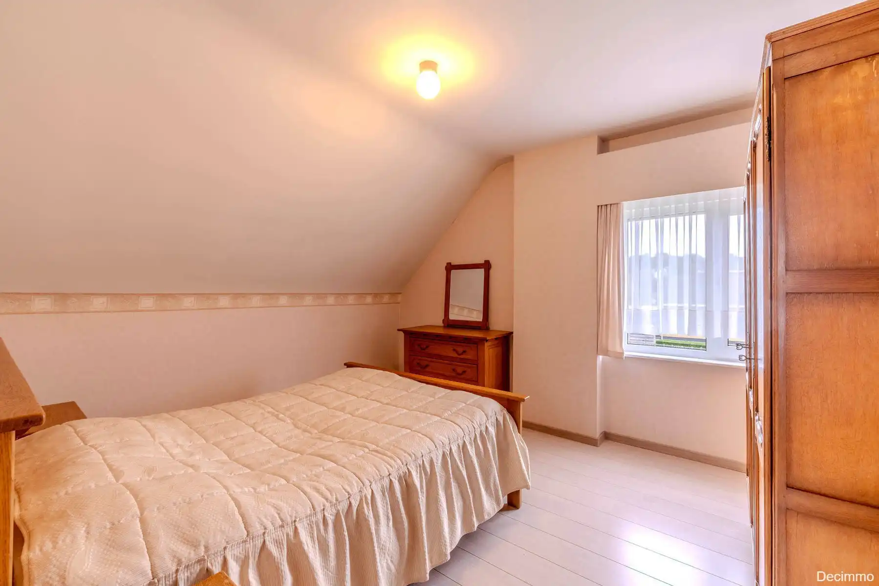 Op te frissen gezinswoning gelegen op rustige locatie foto 25