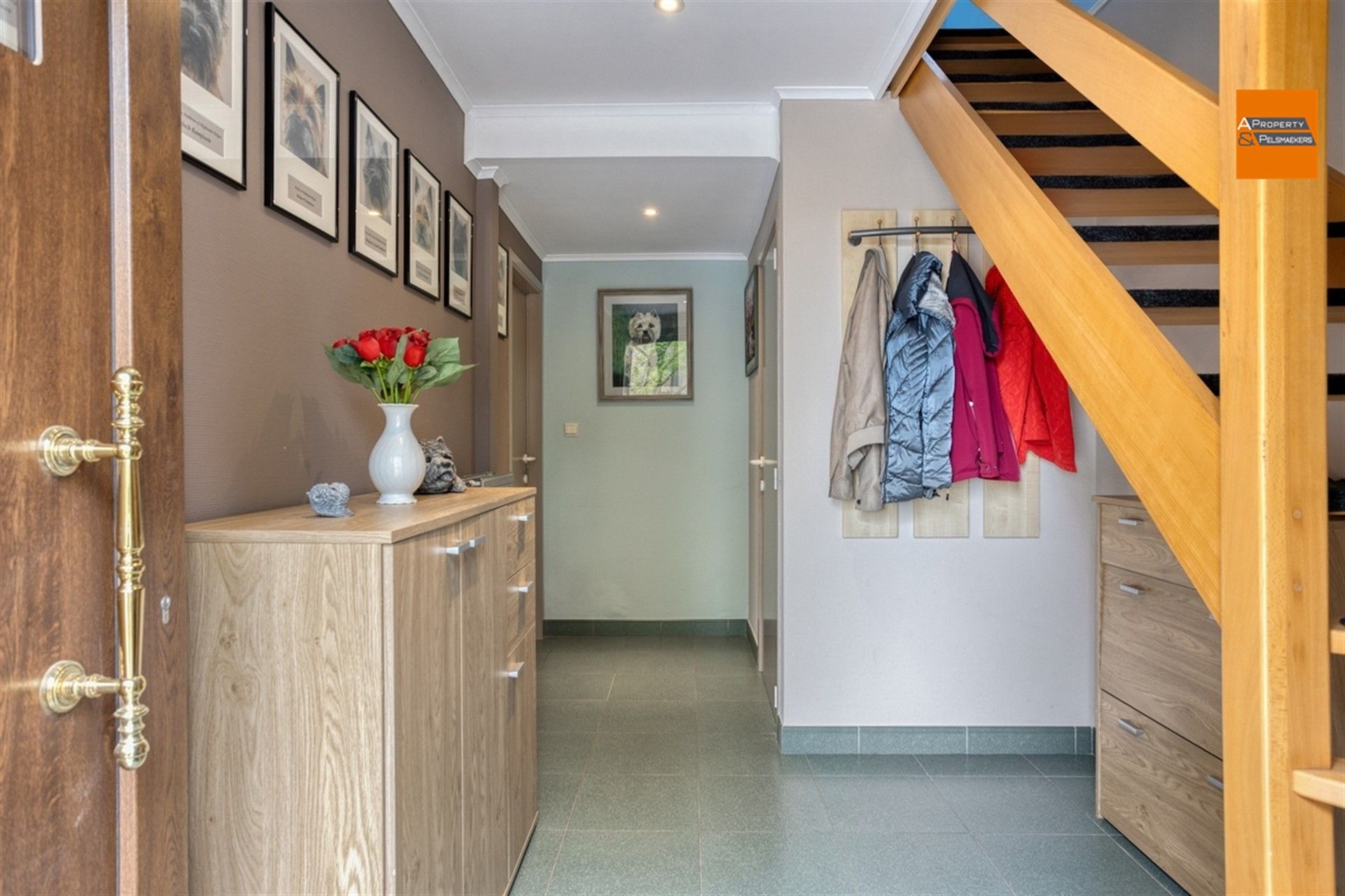 Gerenoveerde woning met ruime tuin foto 4