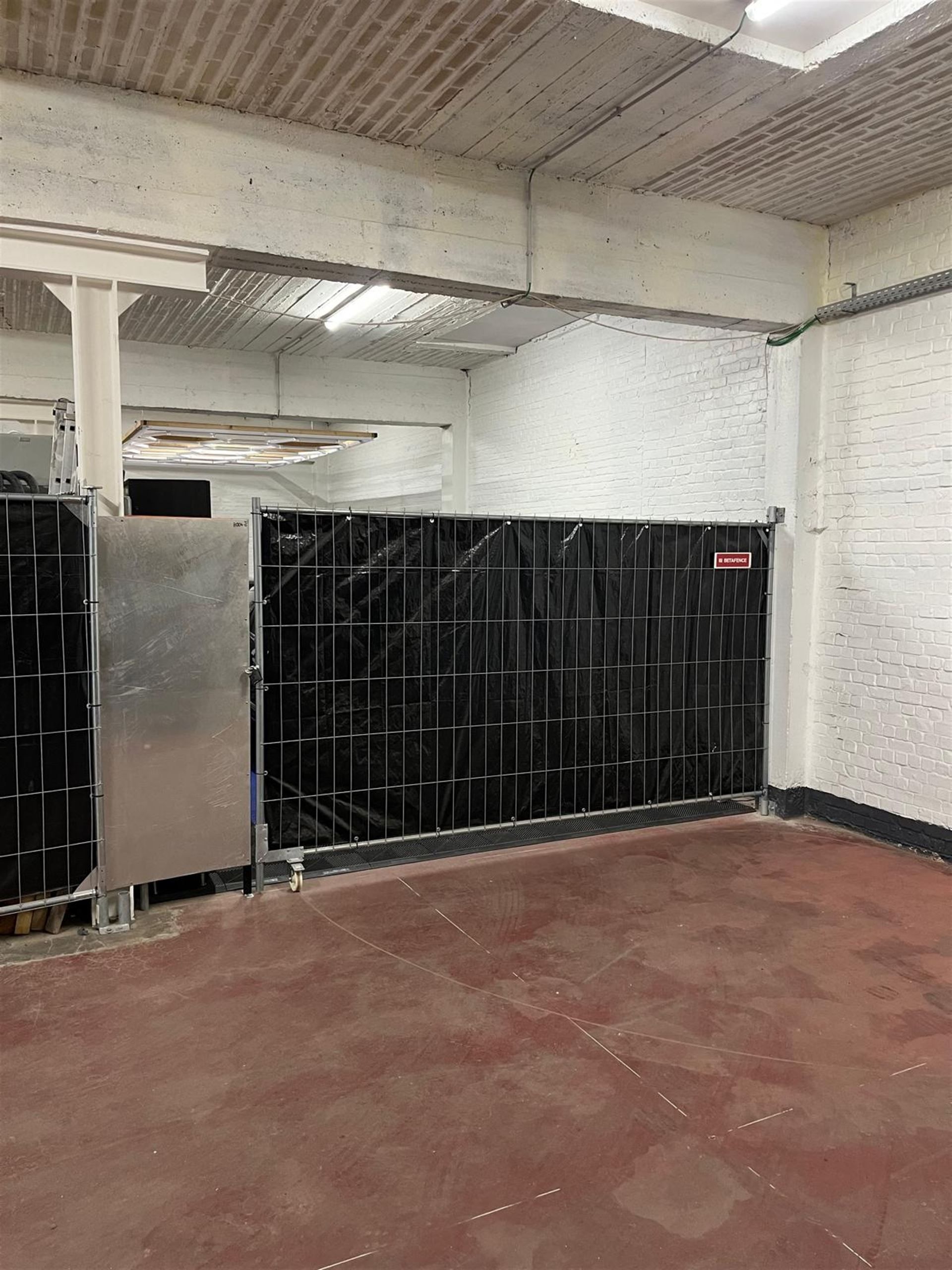 STOCKAGE UNIT (46M²) foto 4