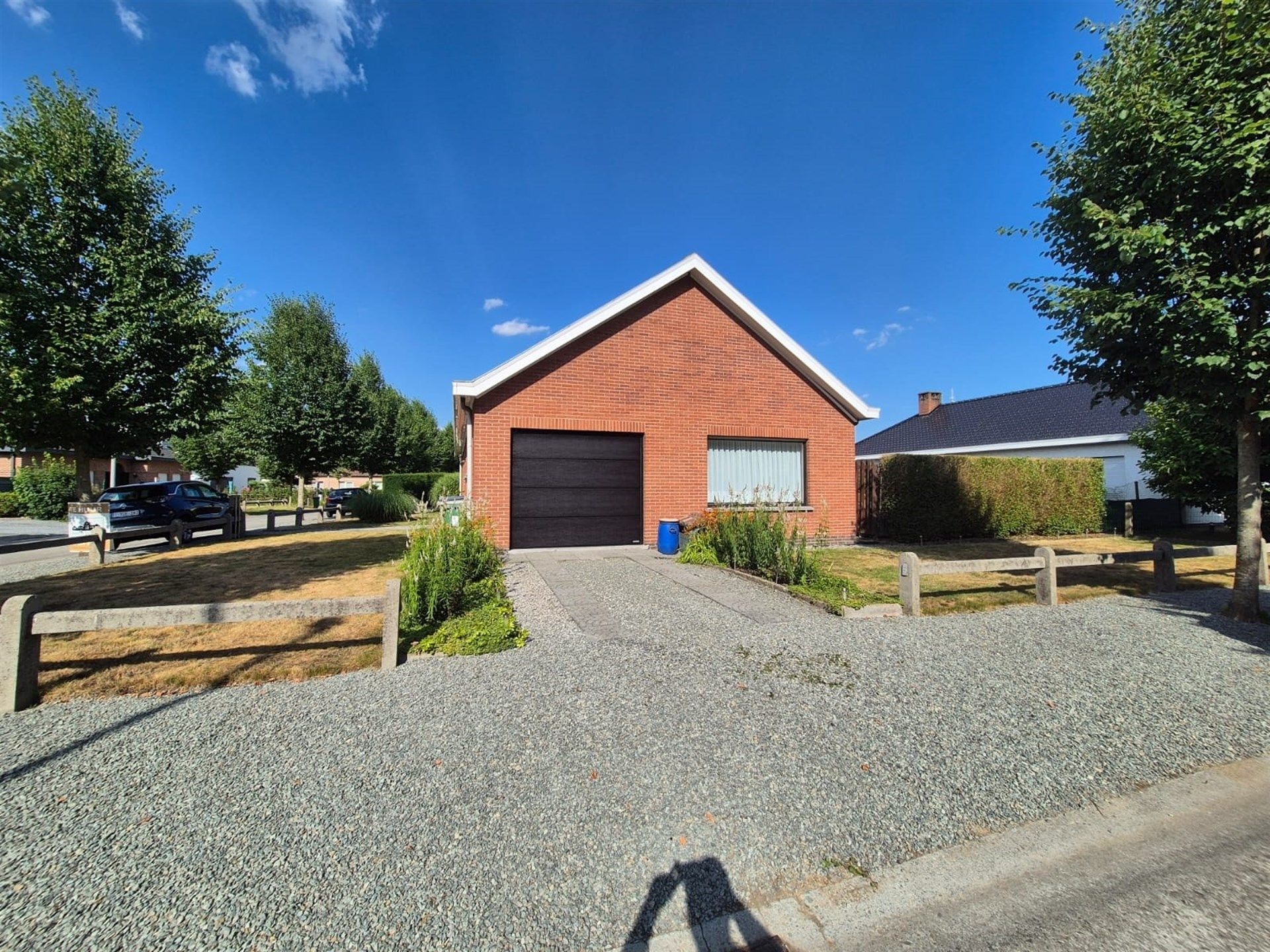 Gunstig gelegen bungalow met 3 slaapkamers. foto {{pictureIndex}}