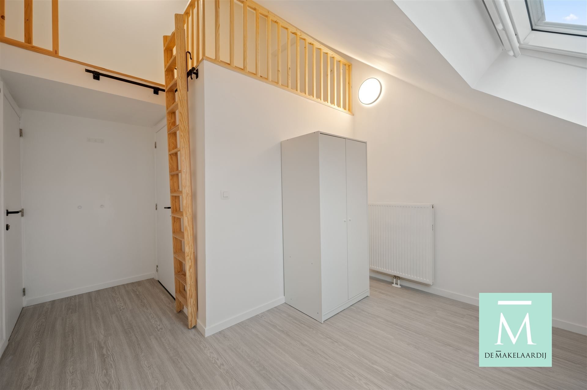 STUDENTS ONLY! Gemeubelde studentenkamer in hartje Mechelen - EERSTE BEWONING NA RENOVATIE  foto 2