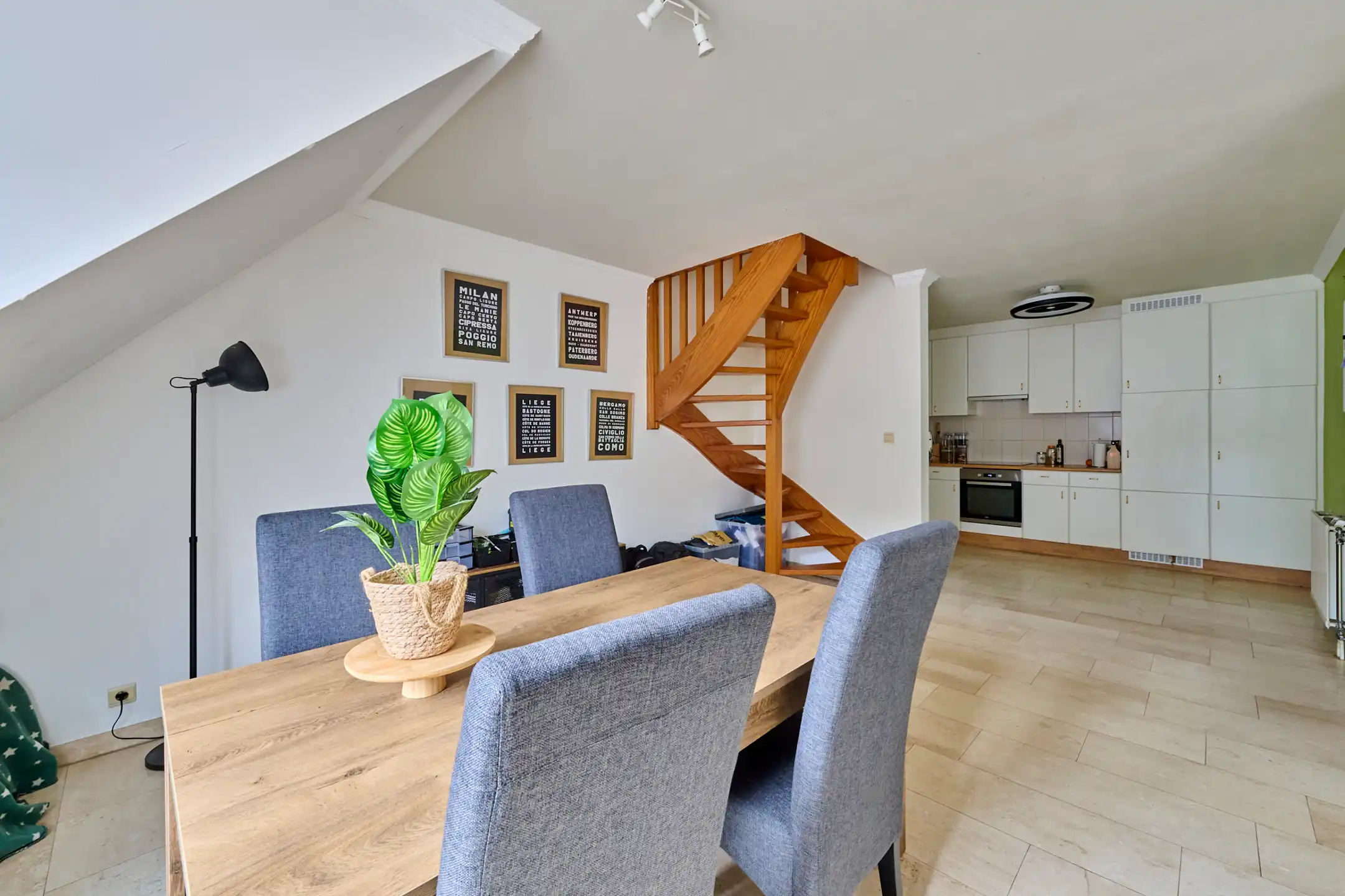 Ruime duplex met 3 slaapkamers en ondergronde staanplaats foto 2