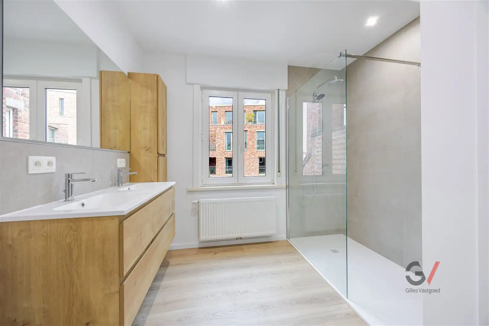 Gerenoveerde woning foto 18
