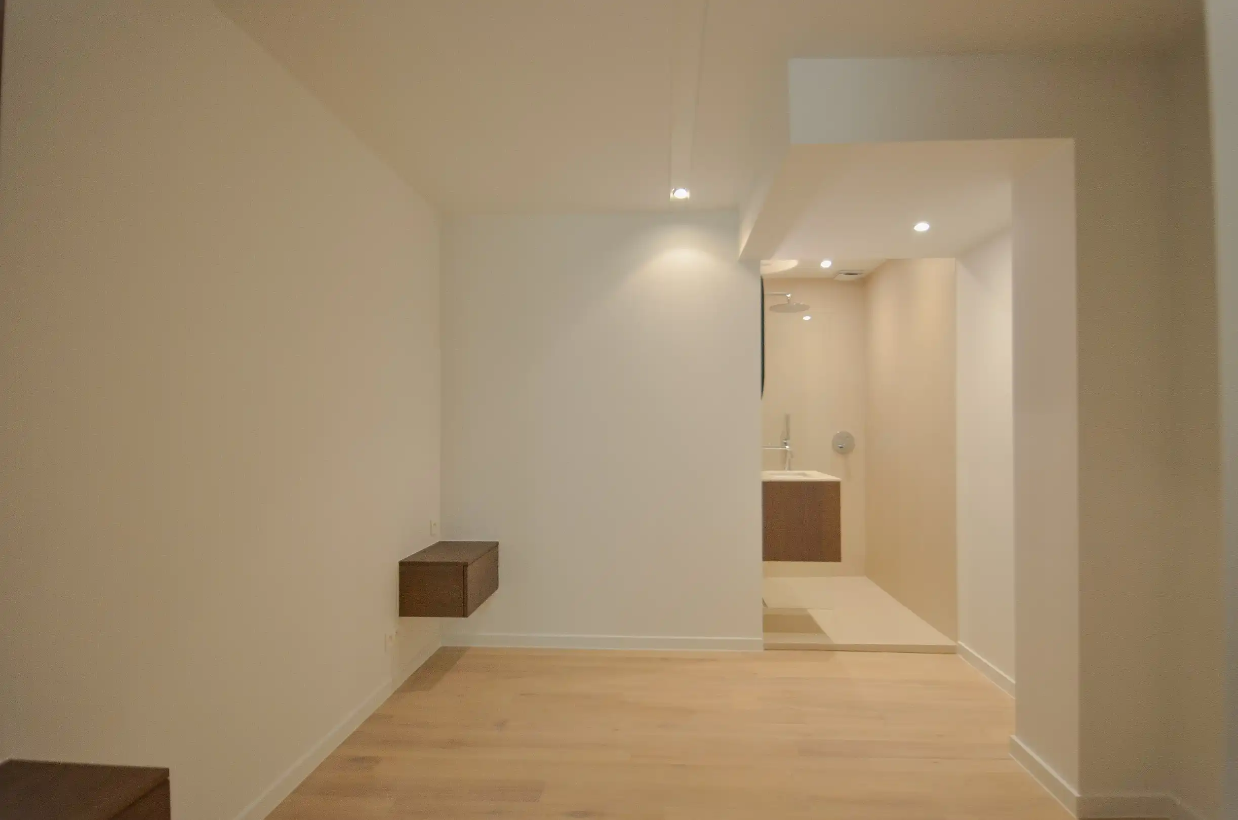 Exclusief – Stijlvol volledig gerenoveerd appartement met frontaal zeezicht. foto 18