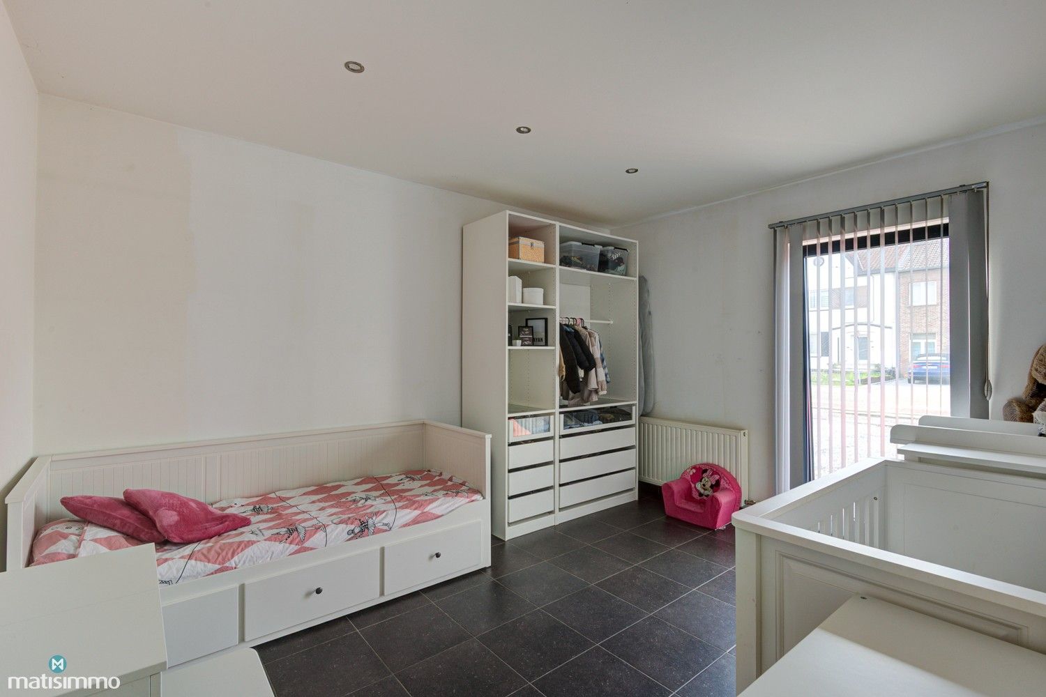 RUIM INSTAPKLAAR APPARTEMENT MET 3 SLAAPKAMERS, TERRAS EN AUTOSTAANPLAATS TE BEVERST foto 14