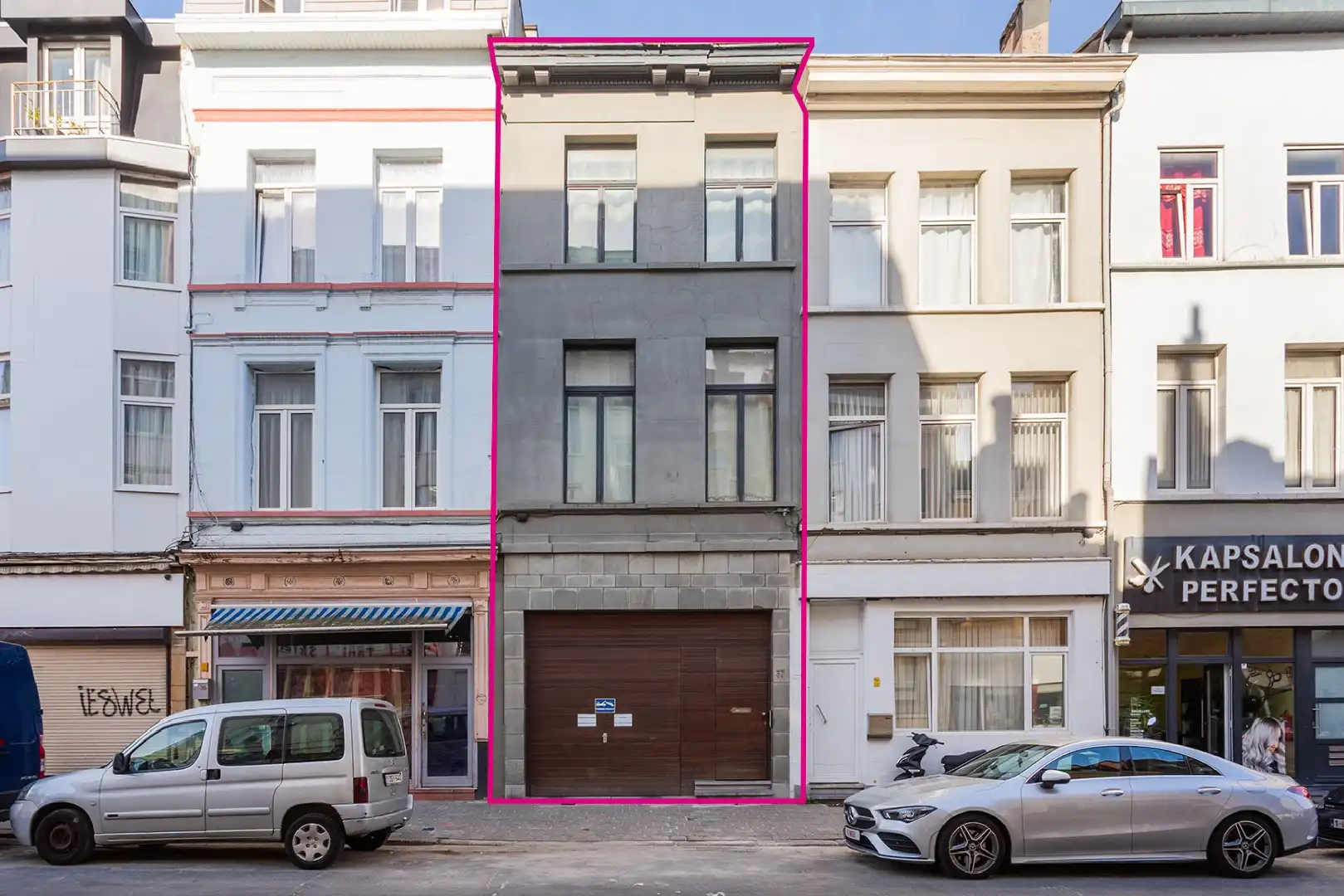Te renoveren stadswoning met garage en tuin foto 21