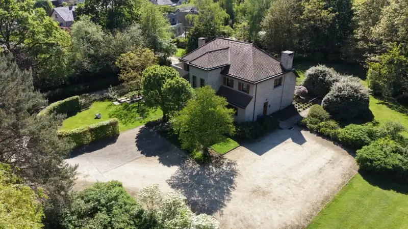 Ruime villa van 336m² op 1 hectare 45 are met vijver foto 40