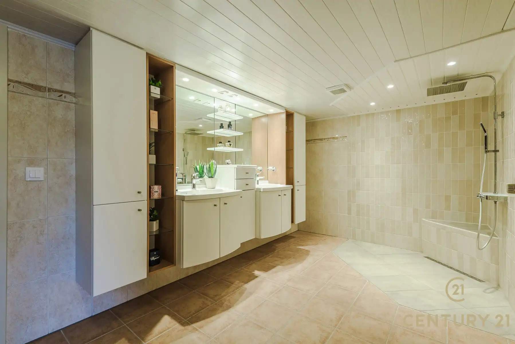 Gerenoveerde vrijstaande villa met verwarmd zwembad foto 22