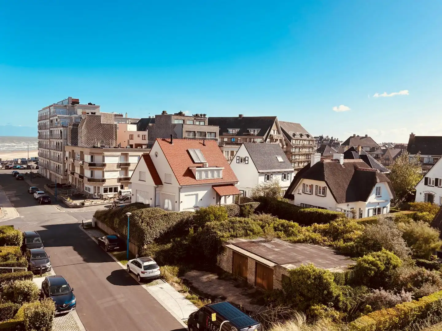 Volwaardig ruim appartement met dubbele garage op voetstap van de zeelijn foto 9
