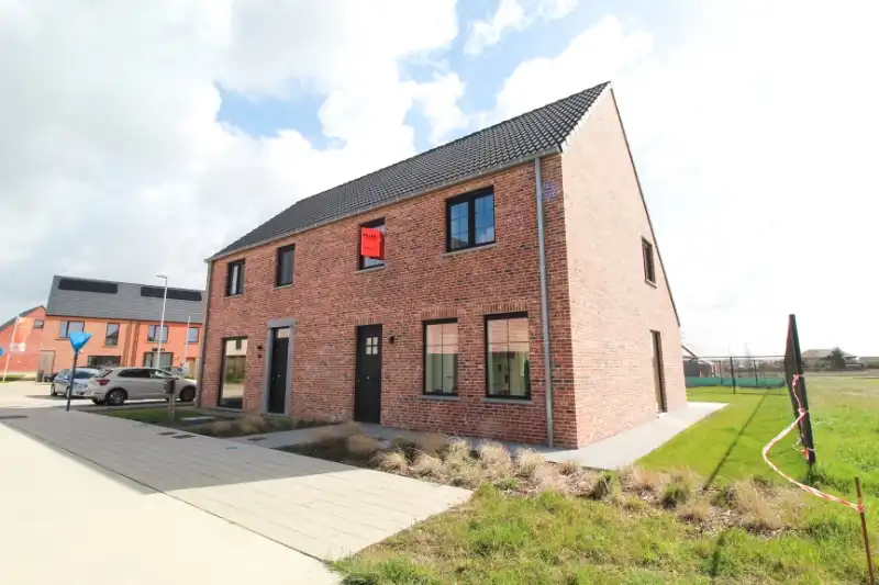 Ruime nieuwbouwwoning te Roeselare foto {{pictureIndex}}