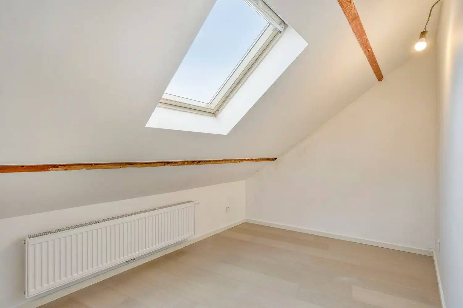 Charmante vernieuwbouwwoning met 3 slaapkamers en koer foto 14