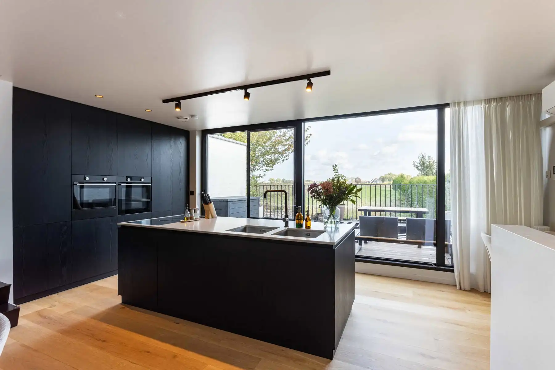 Instapklare woning met kwalitatieve afwerking foto 16